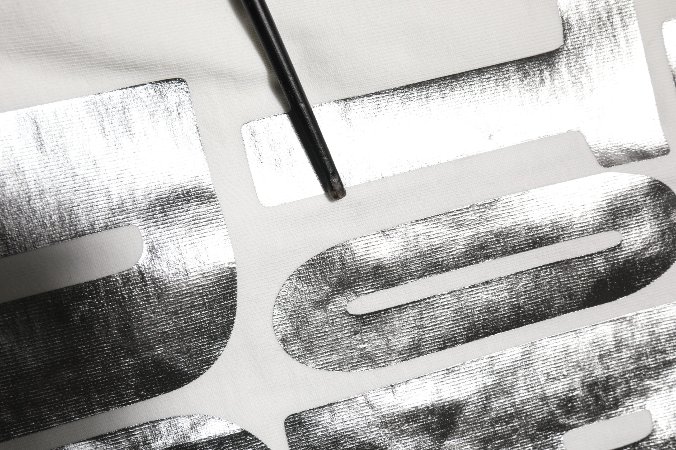 Dolce & Gabbana Weißes T-Shirt mit Metallic-Druck aus Baumwolle mit Rundhalsausschnitt