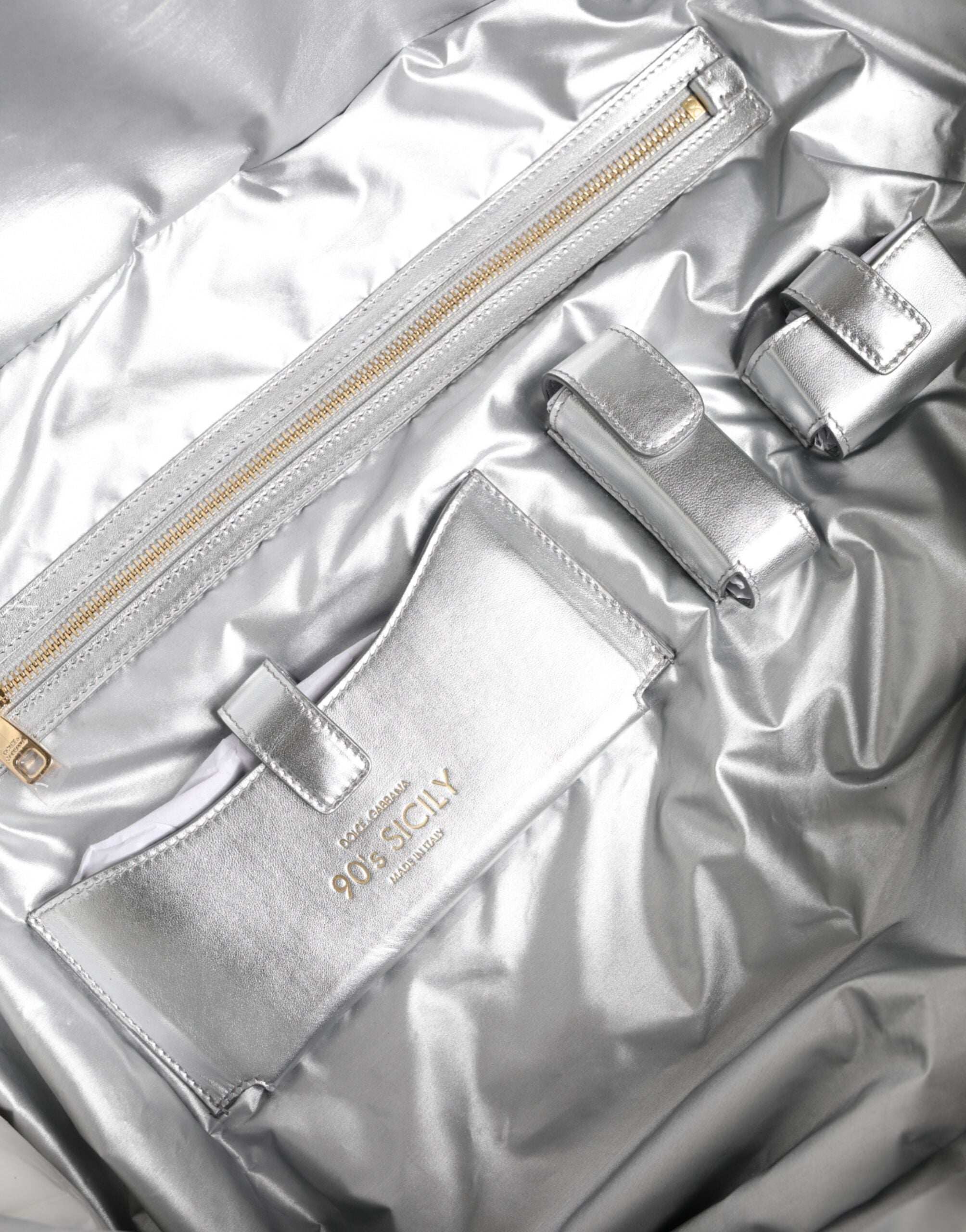 Dolce & Gabbana Silberne gesteppte gefüllte Crossbody-Umhängetasche SICILY Bag