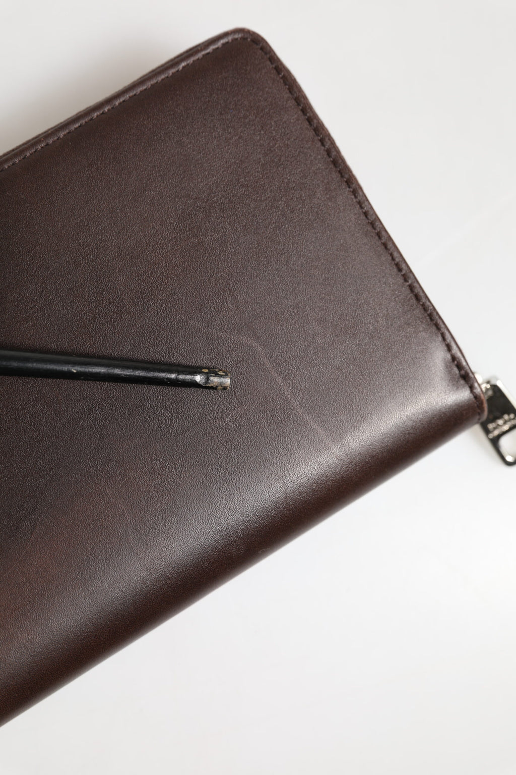 Dolce & Gabbana Braunes Kalbsleder Logo Zip Around Continental Brieftasche