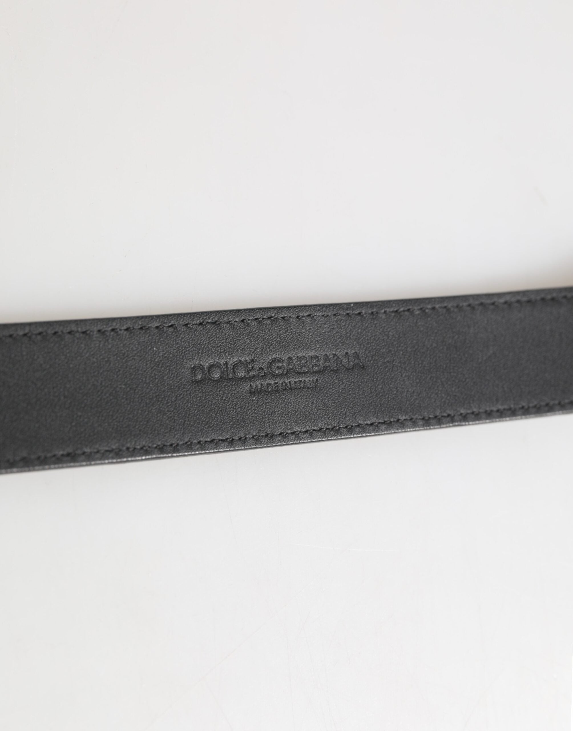 Dolce & Gabbana Silbernes strukturiertes Leder, goldfarbenes Metallhalsband