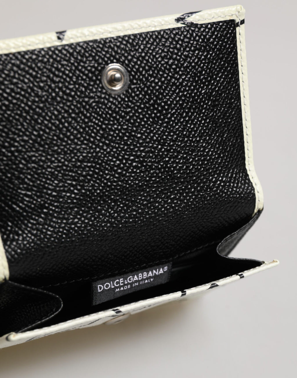Dolce & Gabbana Weißes Leder Trifold DG Star Print Karteninhaber Brieftasche