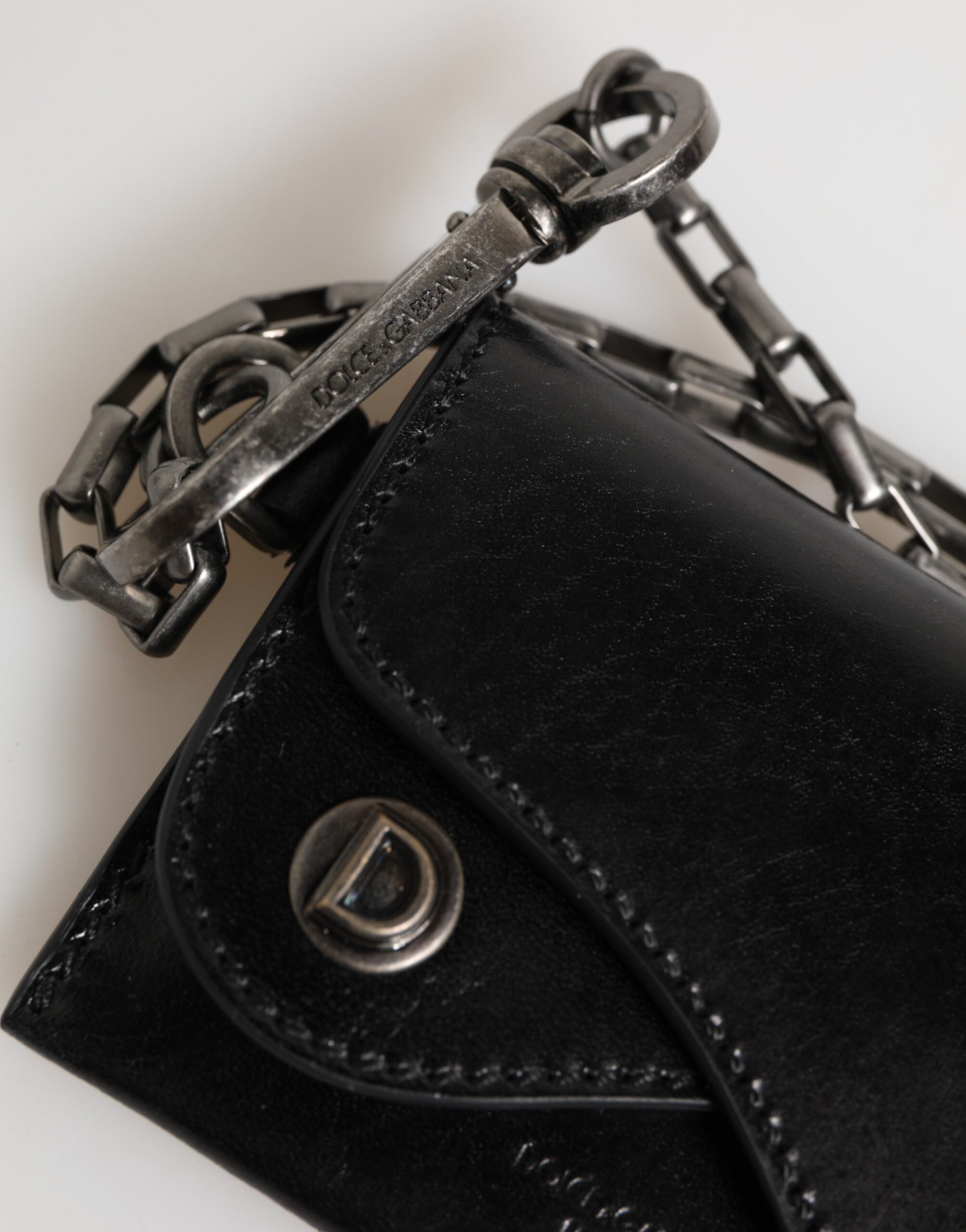Dolce & Gabbana Schwarzes Cavallo Leder Portemonnaie Kette Snap Bifold Card Holder