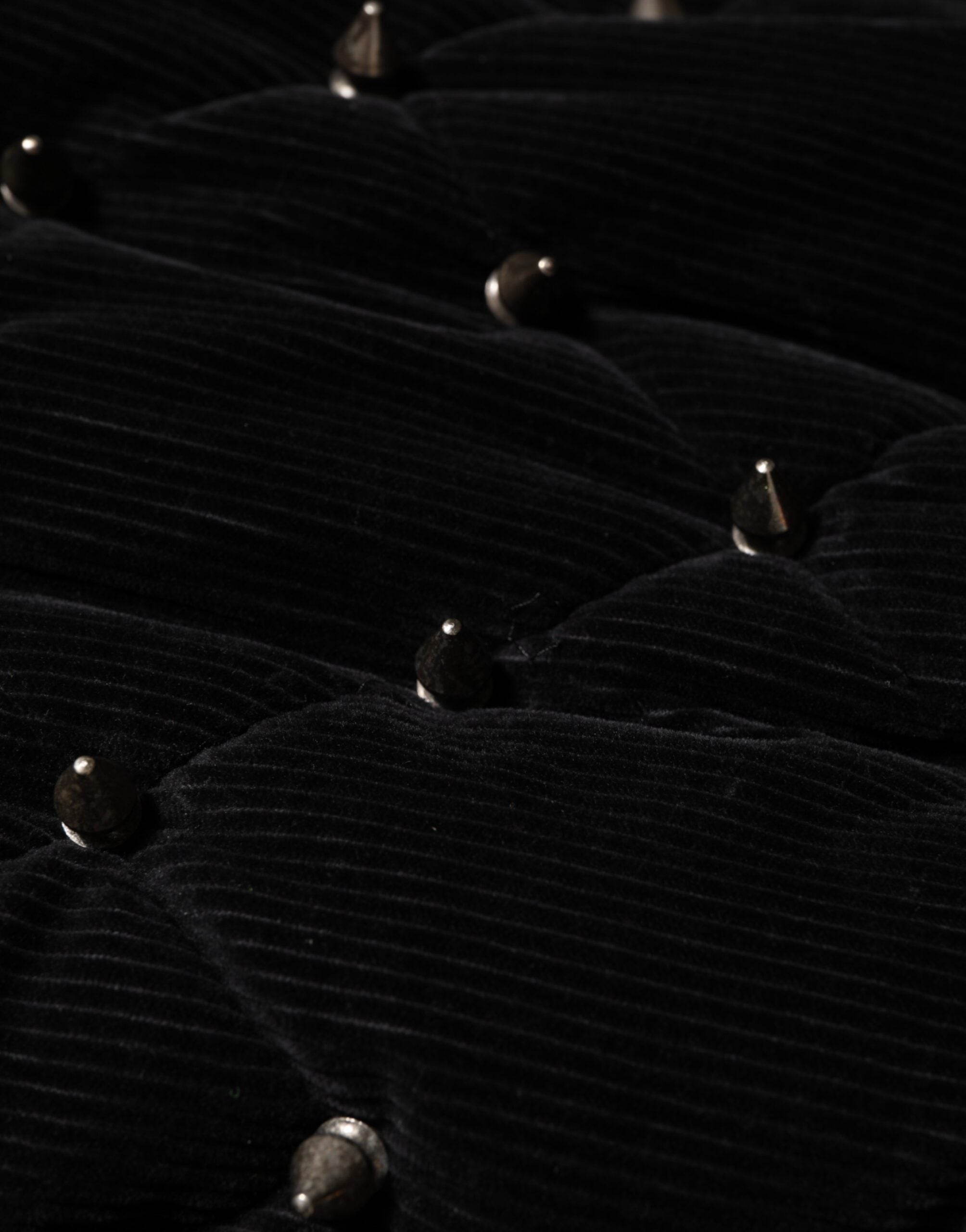 Dolce & Gabbana Kapuzenjacke mit gesteppten Nietenärmeln aus schwarzer Baumwolle