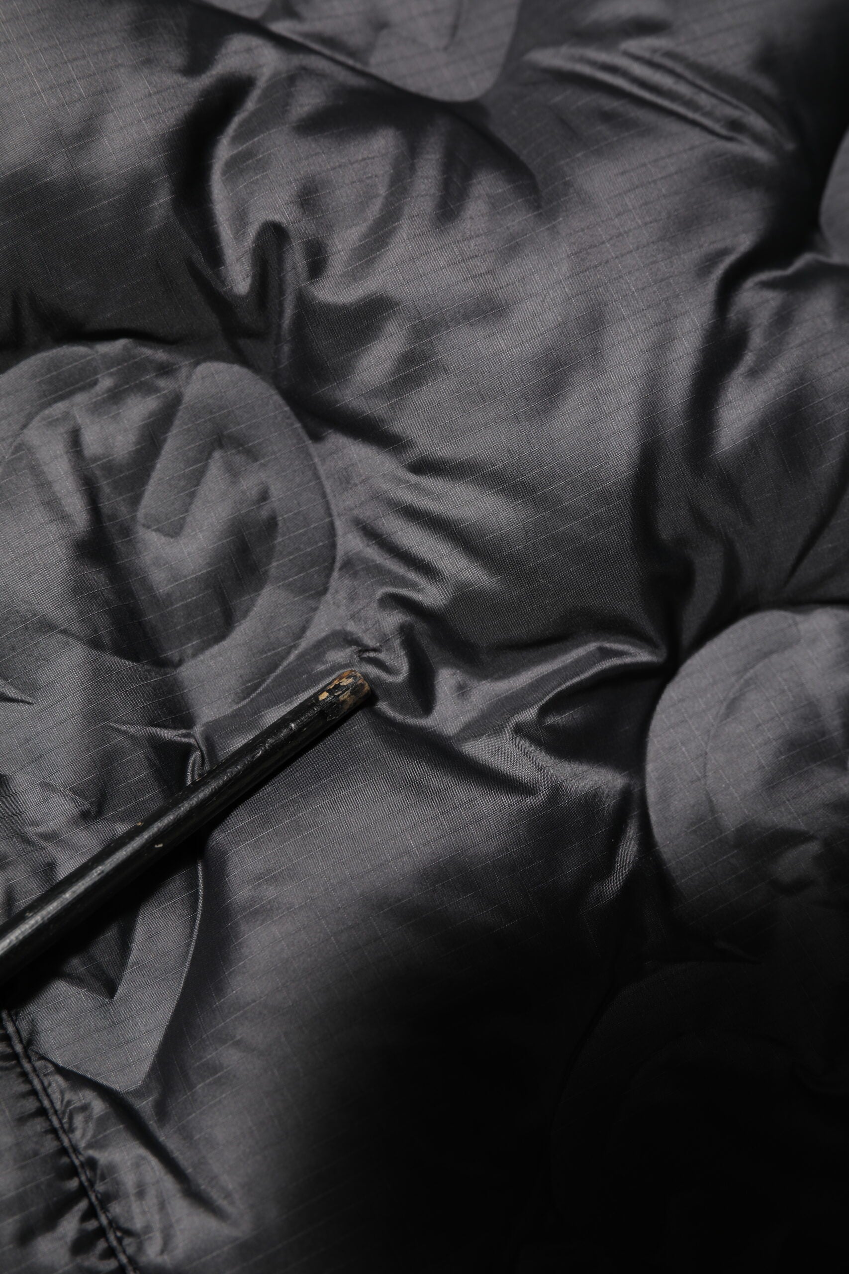 Dolce & Gabbana Schwarze gesteppte DG Logo Nylon-Pufferjacke