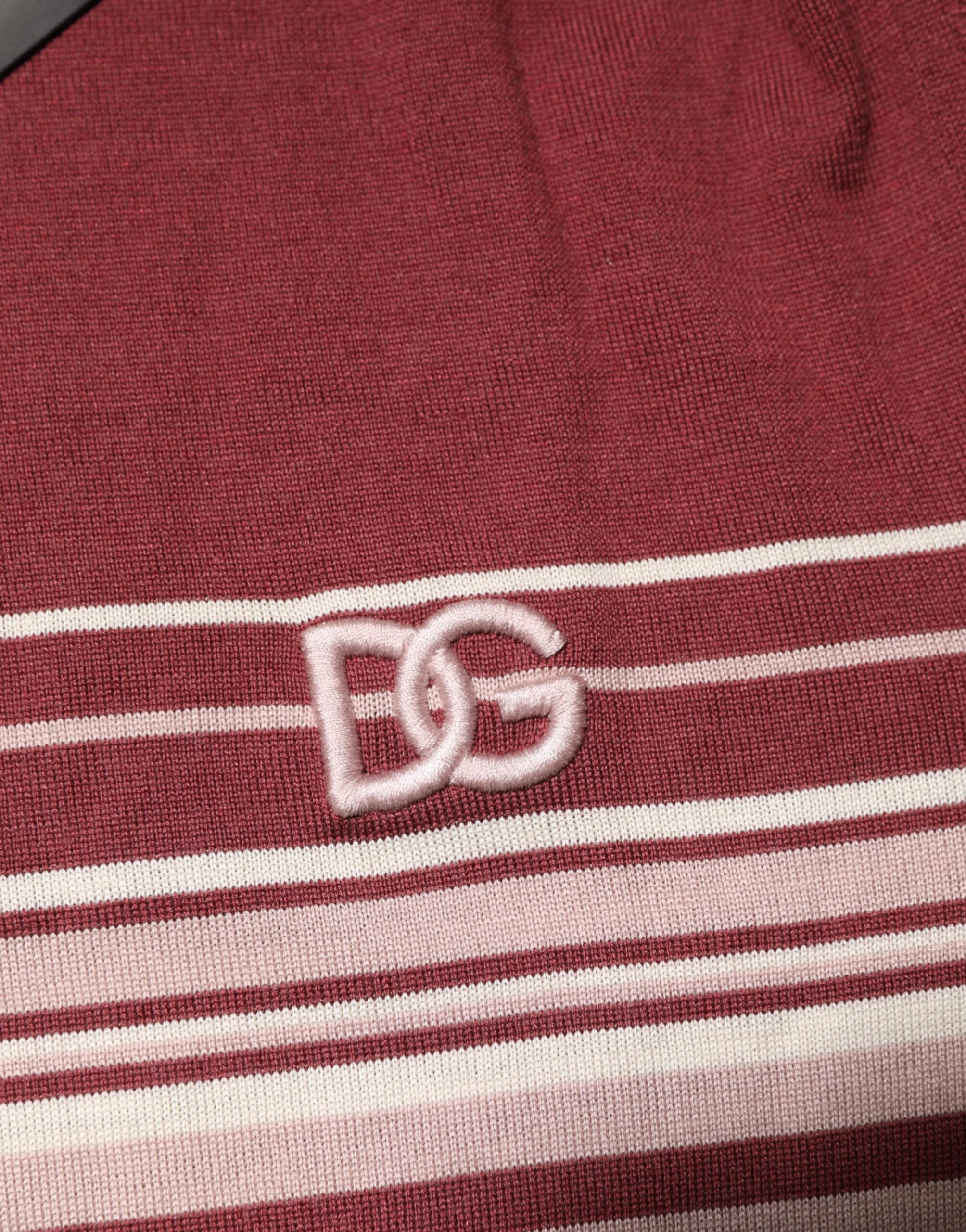 Dolce & Gabbana Gestreiftes DG Logo-Polo-T-Shirt aus Baumwolle in Burgund