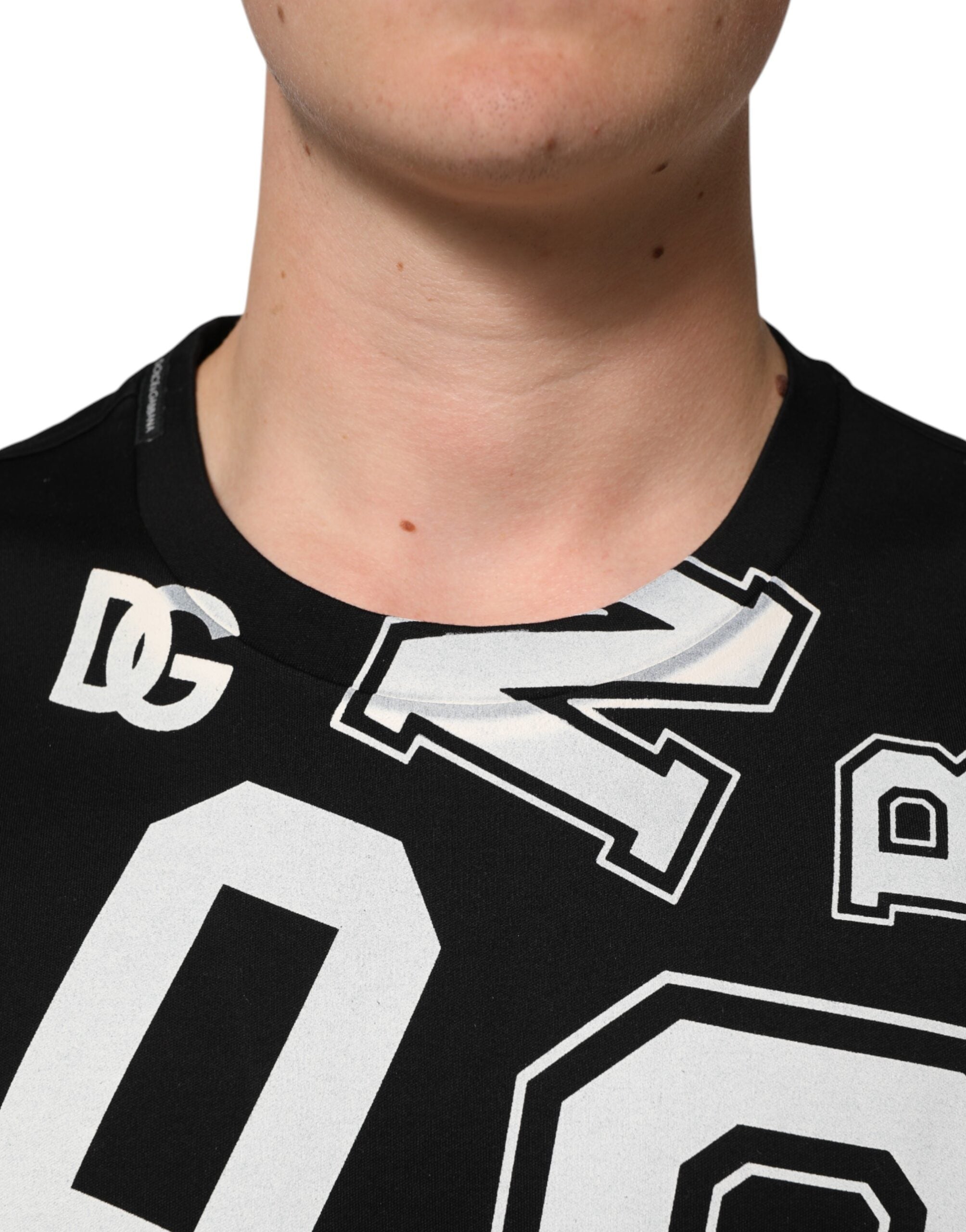 Dolce & Gabbana Schwarzes Baumwoll-T-Shirt mit Buchstabenaufdruck und kurzen Ärmeln