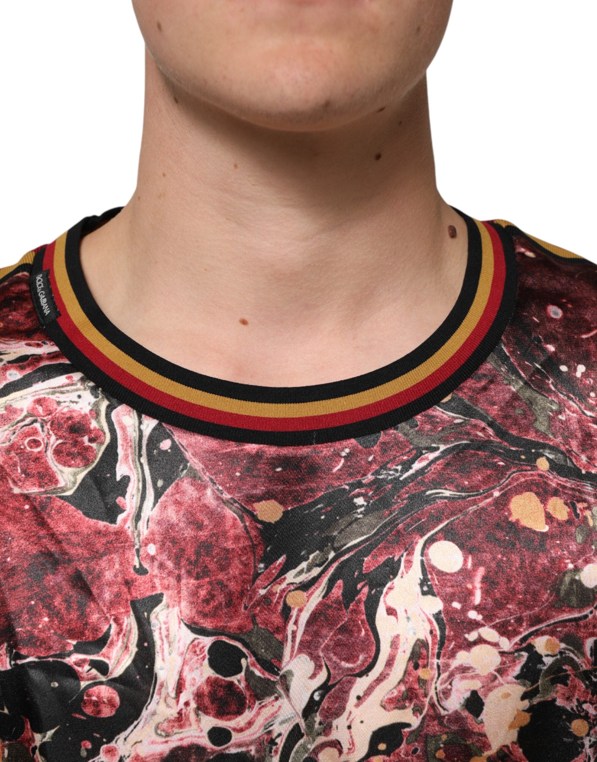 Dolce & Gabbana Mehrfarbiges Polyester-T-Shirt mit Marmordruck in Übergröße