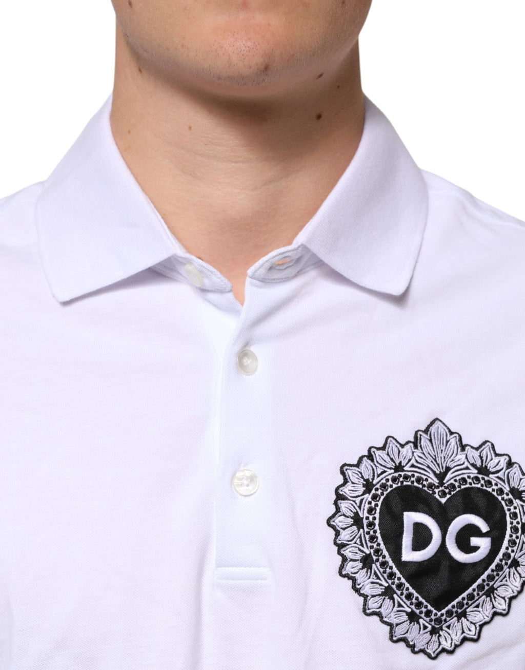 Dolce & Gabbana Weißes Baumwoll-T-Shirt mit DG Herz-Logo-Stickerei