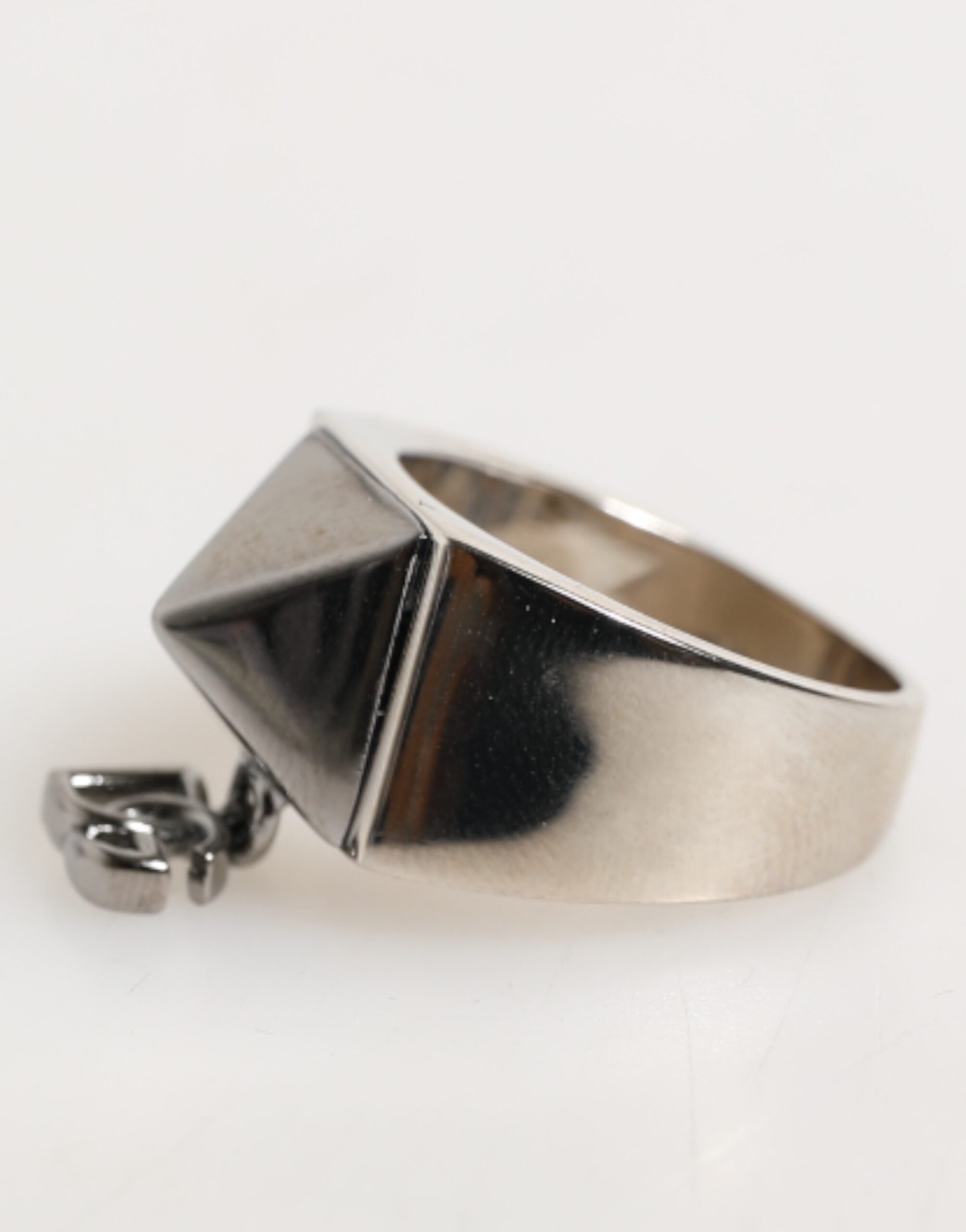 Dolce & Gabbana Silberfarbener Pyramiden DG Logo Echtmessing Ring