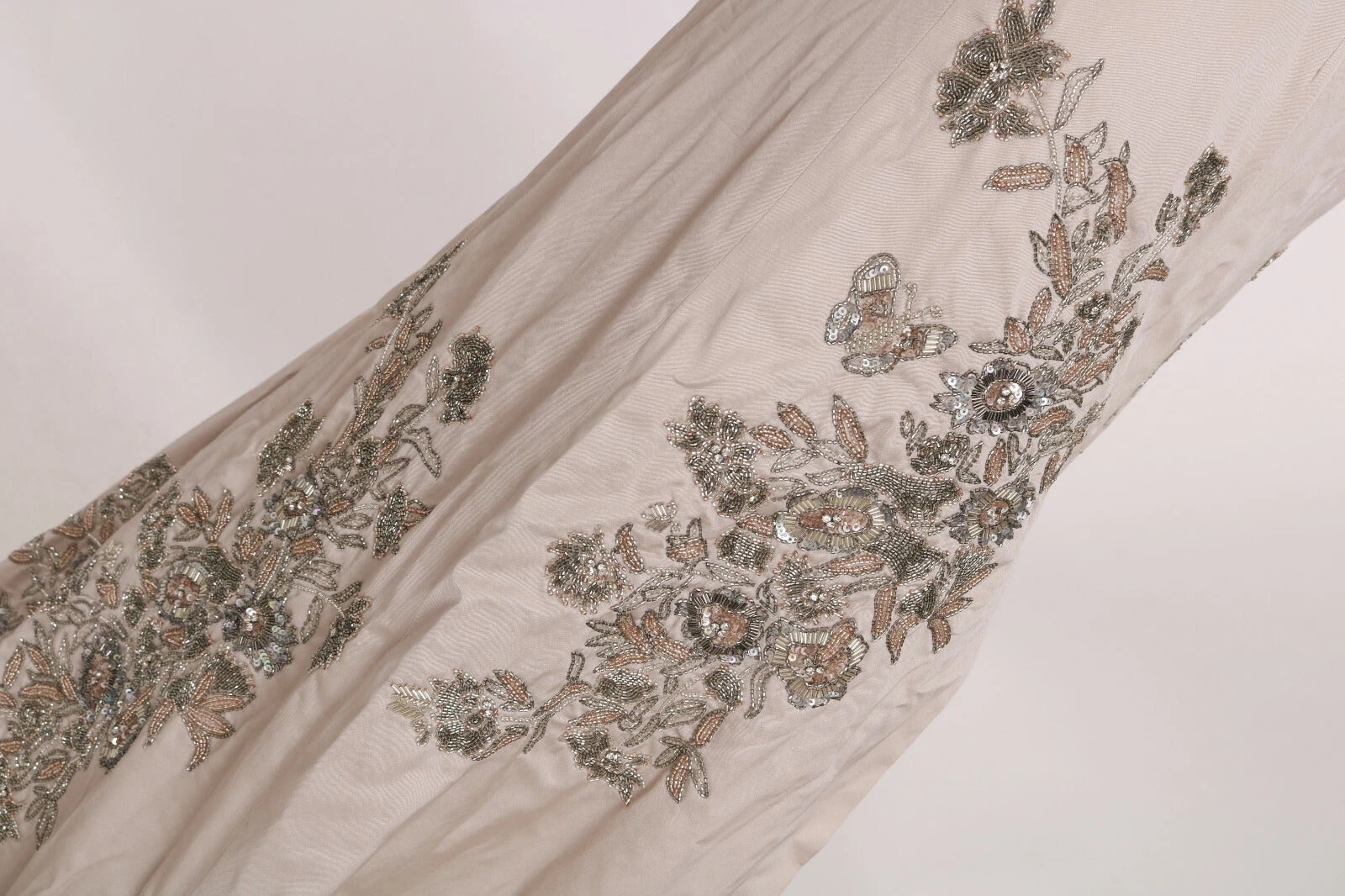 Dolce & Gabbana Beige Paillettenbesetztes Ballkleid mit Blumenmuster