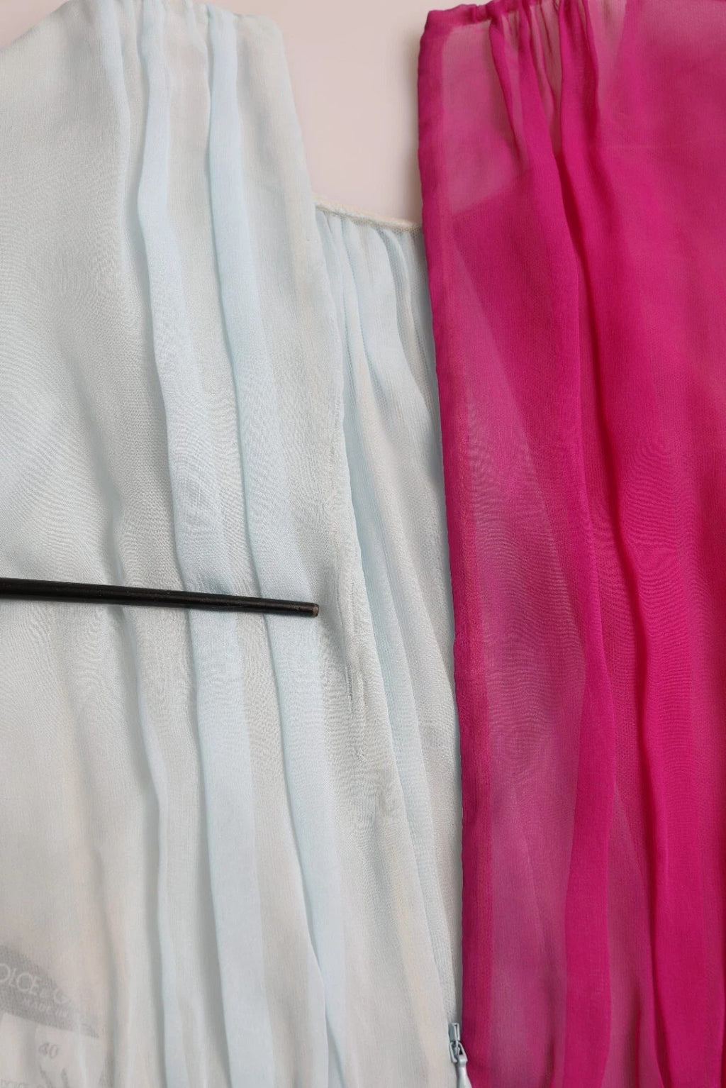 Dolce & Gabbana Hellblaues zweifarbiges Midikleid aus Seide