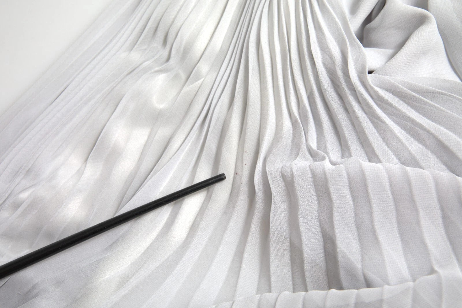 Dolce & Gabbana Hellgraues langes Maxikleid aus Polyester mit Falten