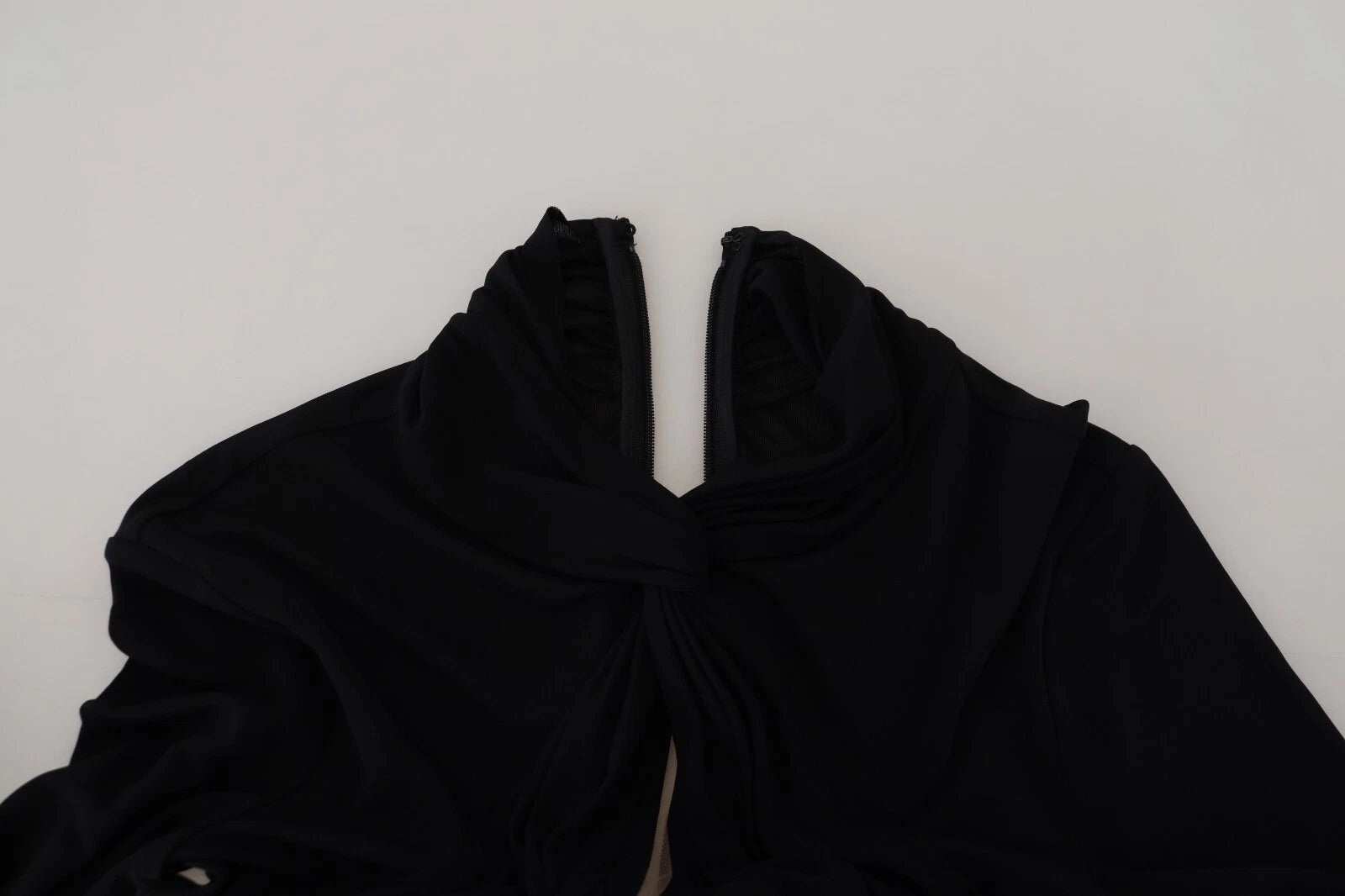 Dsquared² Schwarzes Minikleid aus Viskose mit langen Ärmeln und Ausschnitt