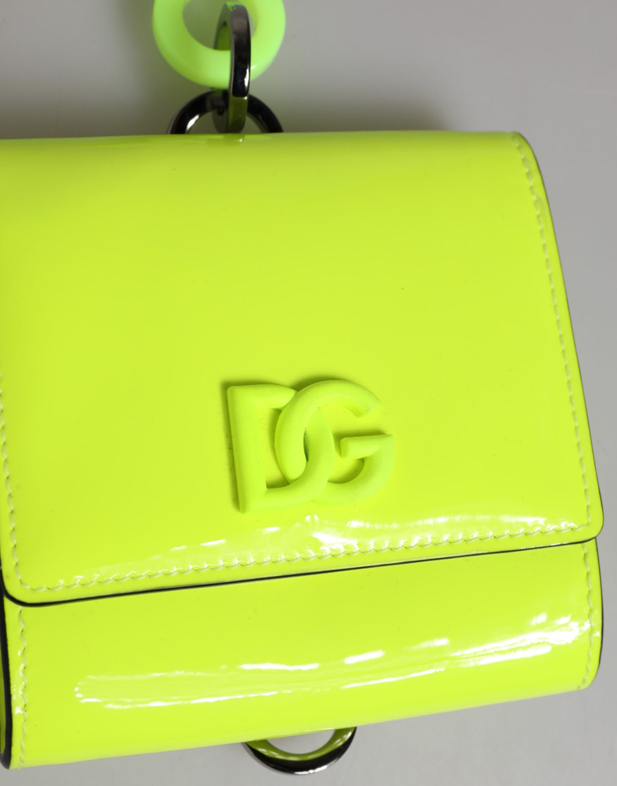 Dolce & Gabbana Geelgroene Bifold DG Logo Portemonnee met Nekkoord