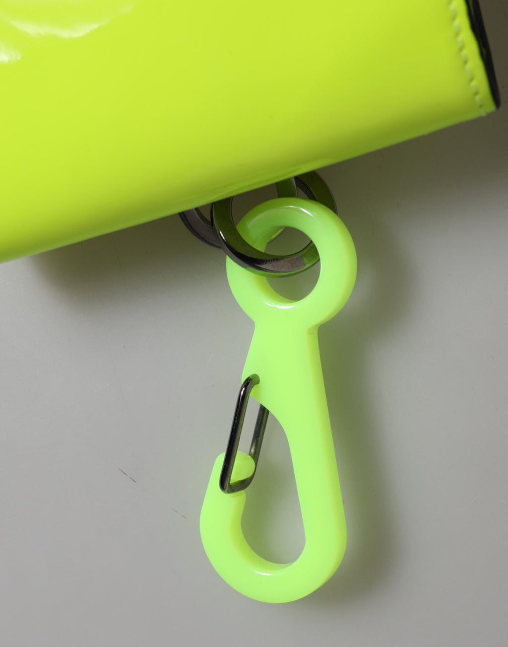 Dolce & Gabbana Geelgroene Bifold DG Logo Portemonnee met Nekkoord