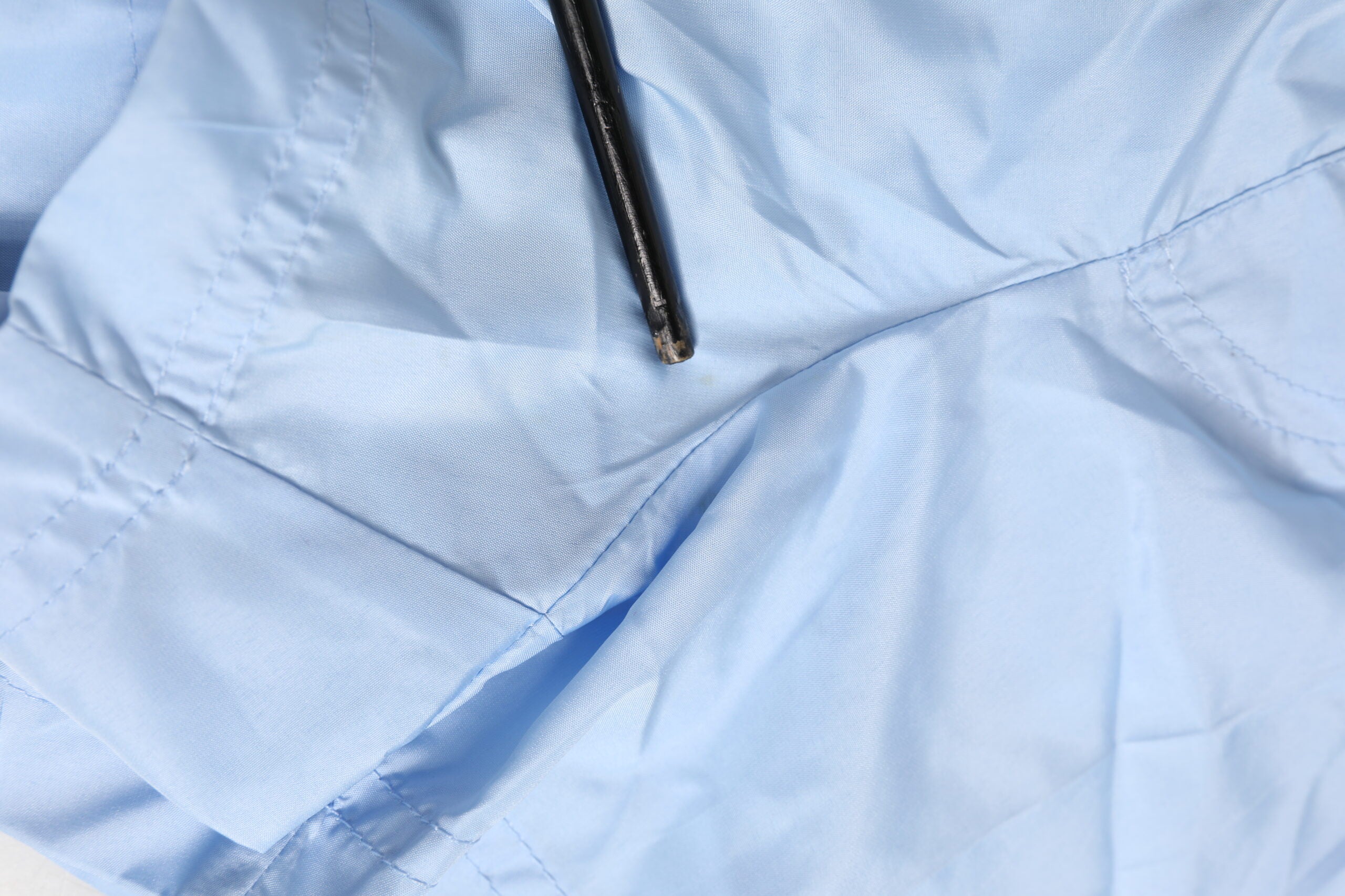 Dolce & Gabbana Hellblaue Nylon DG Logo Tape Herren Shorts Bademode