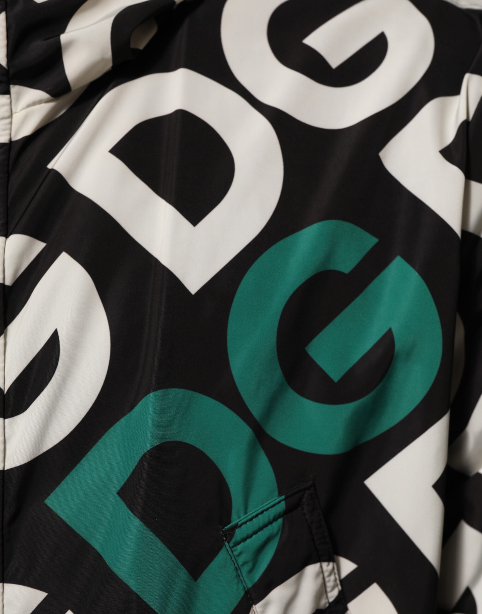 Dolce & Gabbana Schwarzer Weißer Logo Print Mantel mit Kapuze Männer Jacke