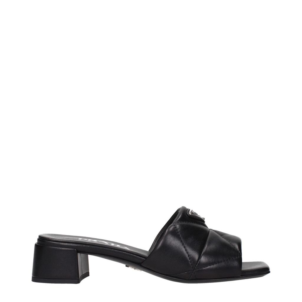 Prada Flache Sandalen aus schwarzem Leder