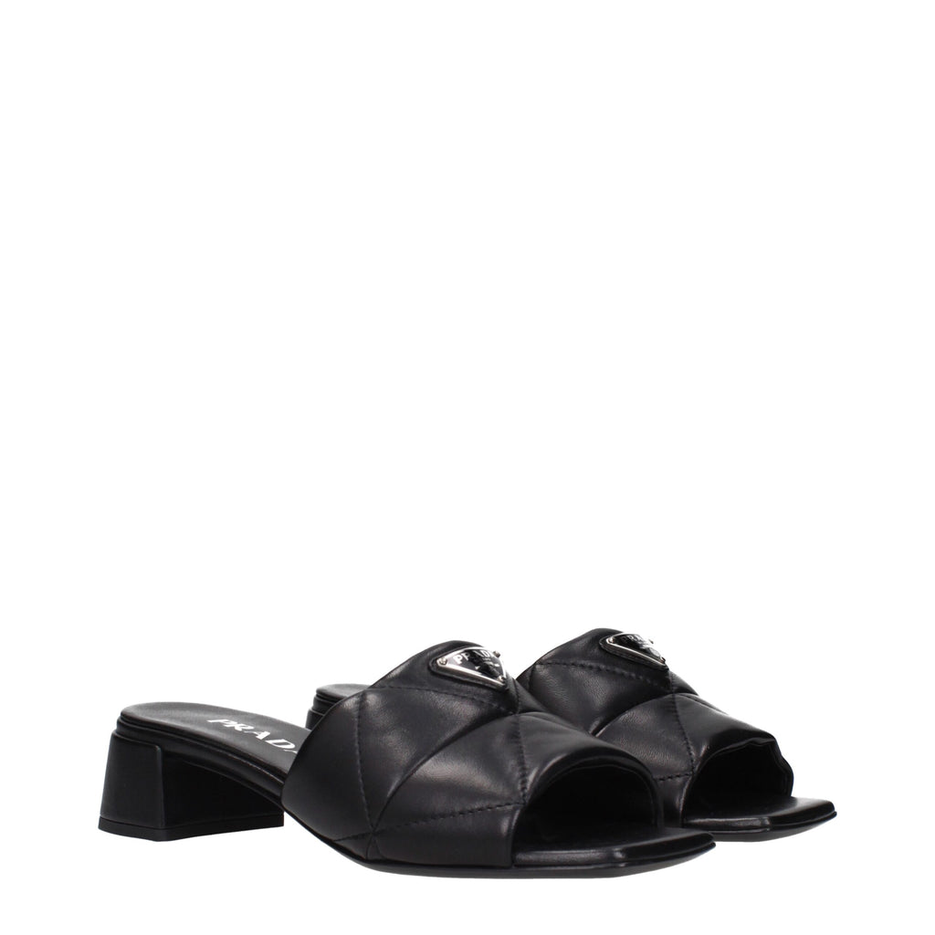 Prada Flache Sandalen aus schwarzem Leder