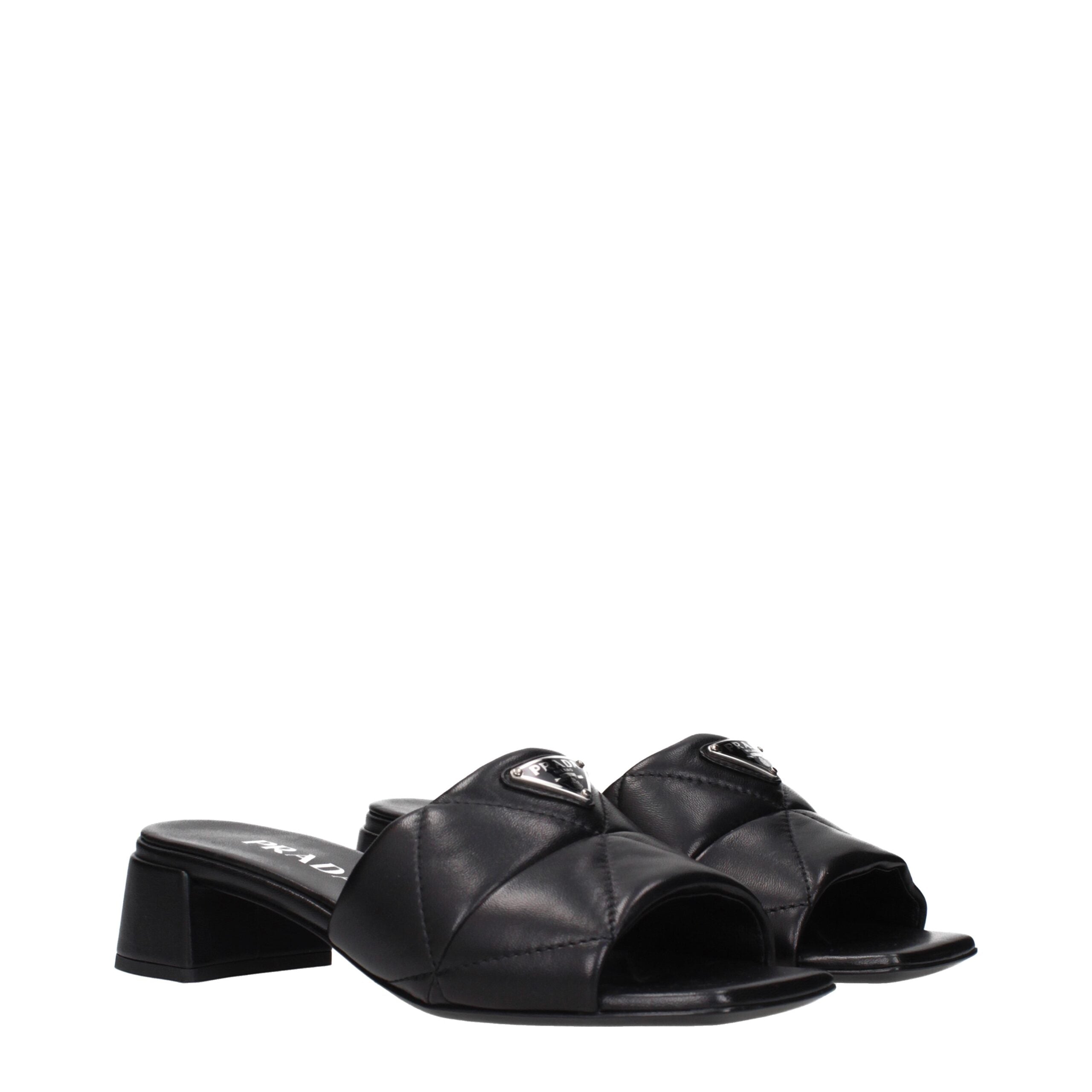 Prada Flache Sandalen aus schwarzem Leder