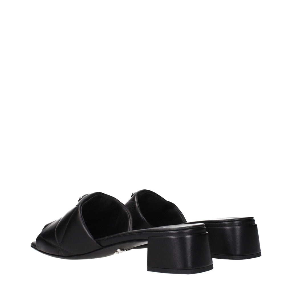 Prada Flache Sandalen aus schwarzem Leder