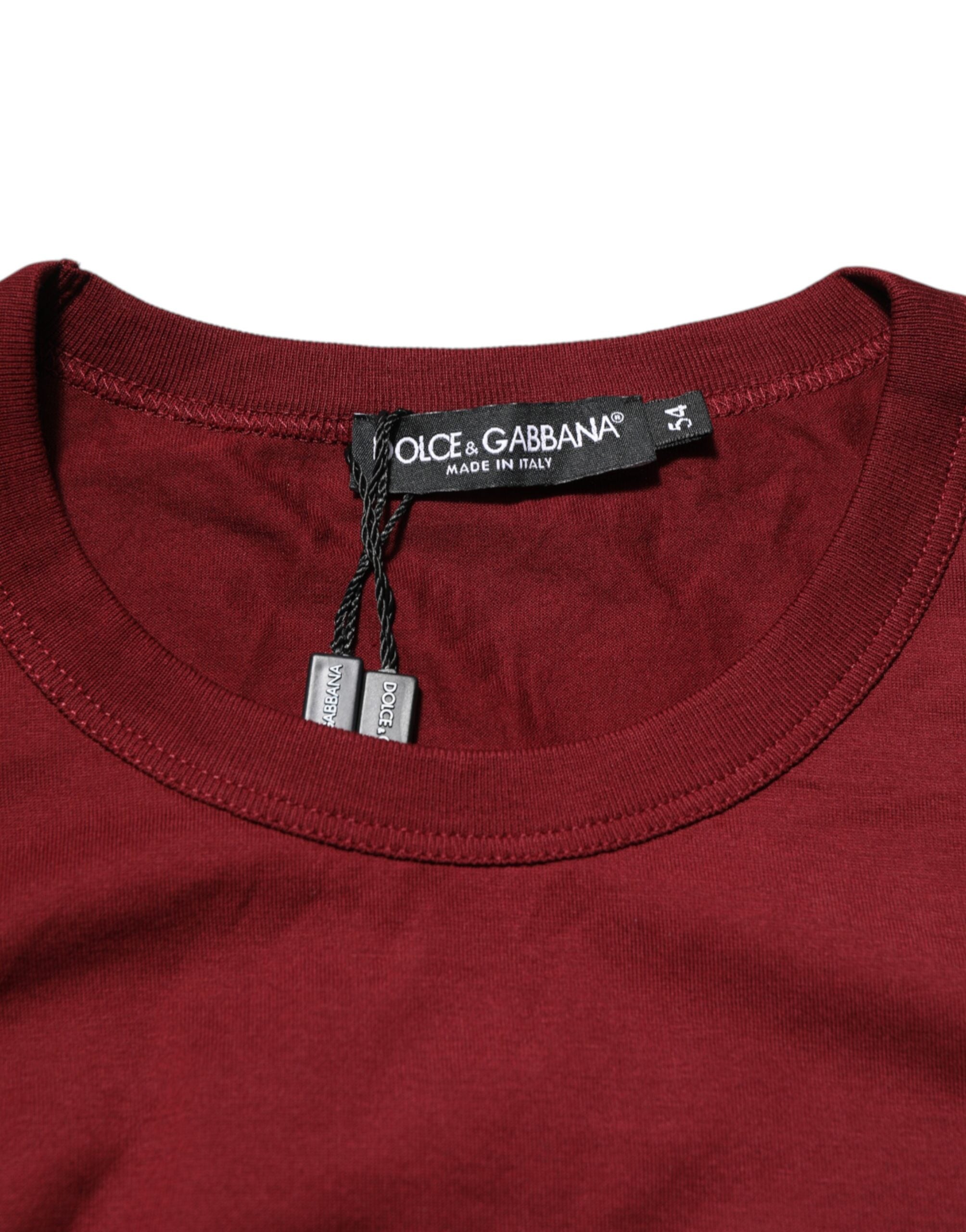 Dolce & Gabbana Bordeauxrotes T-Shirt mit Logo-Aufnäher aus Baumwolle