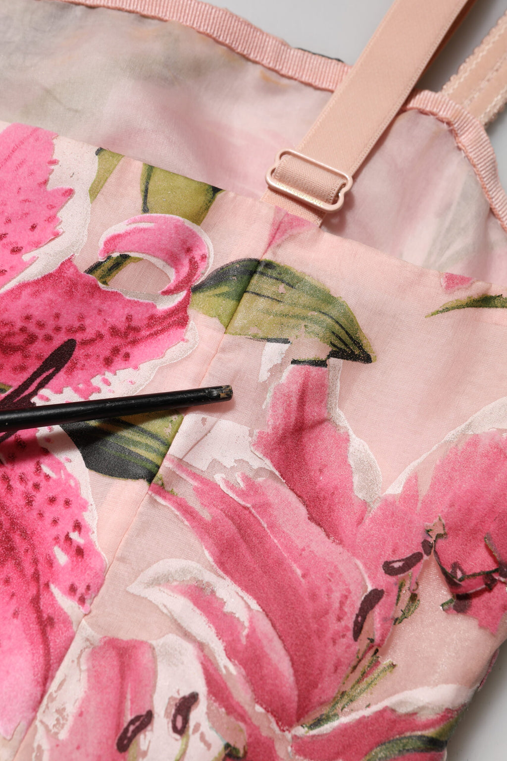 Dolce & Gabbana Pinkes Midikleid mit Blumenmuster und Lilienmuster