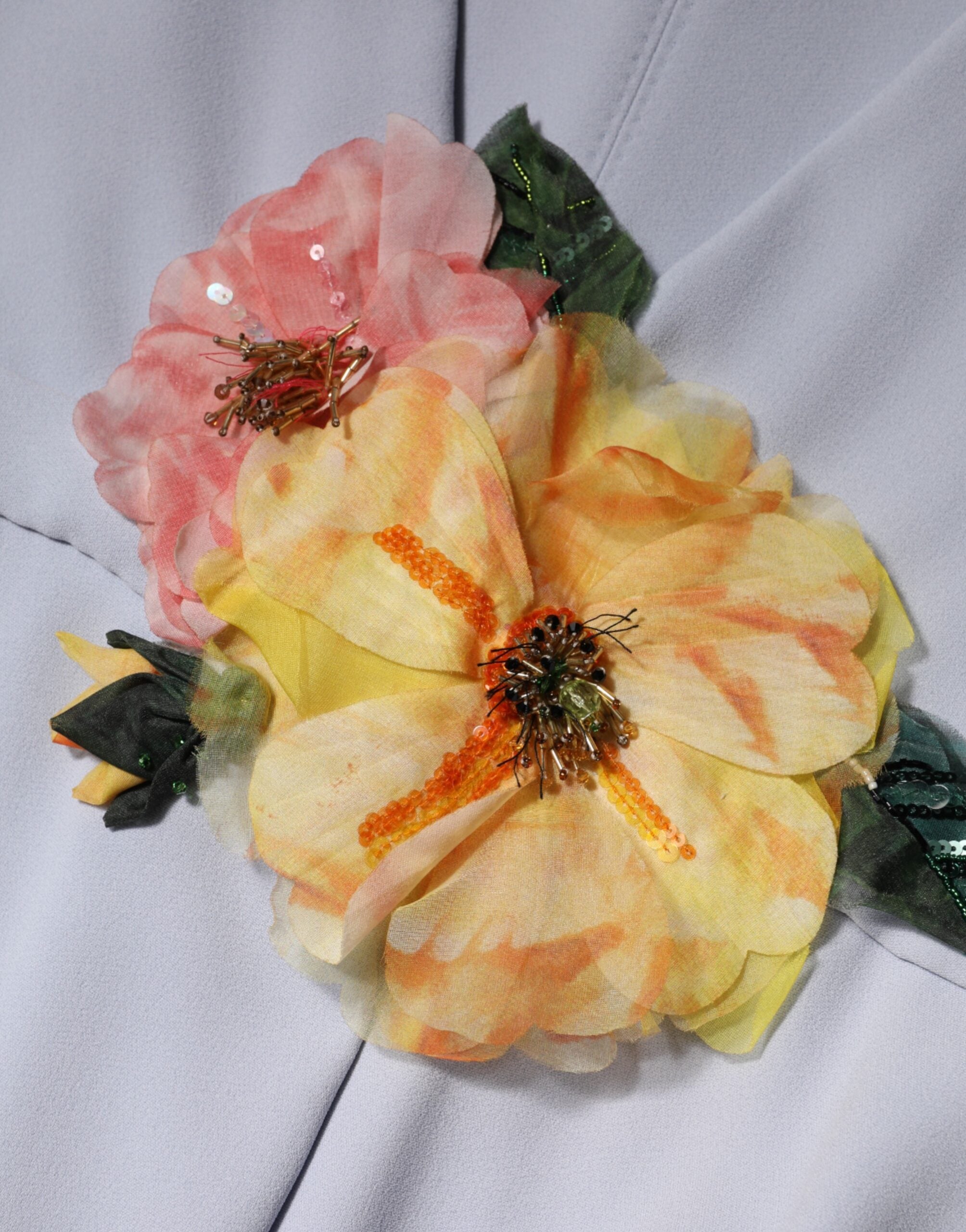 Dolce & Gabbana Hellblaues Kleid mit Blumenapplikationen aus einer Viskosemischung