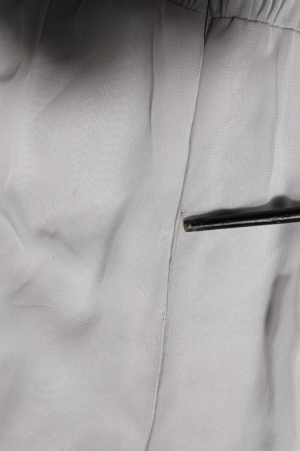 Dolce & Gabbana Graues plissiertes Maxikleid mit langen Ärmeln aus Seidenmischung