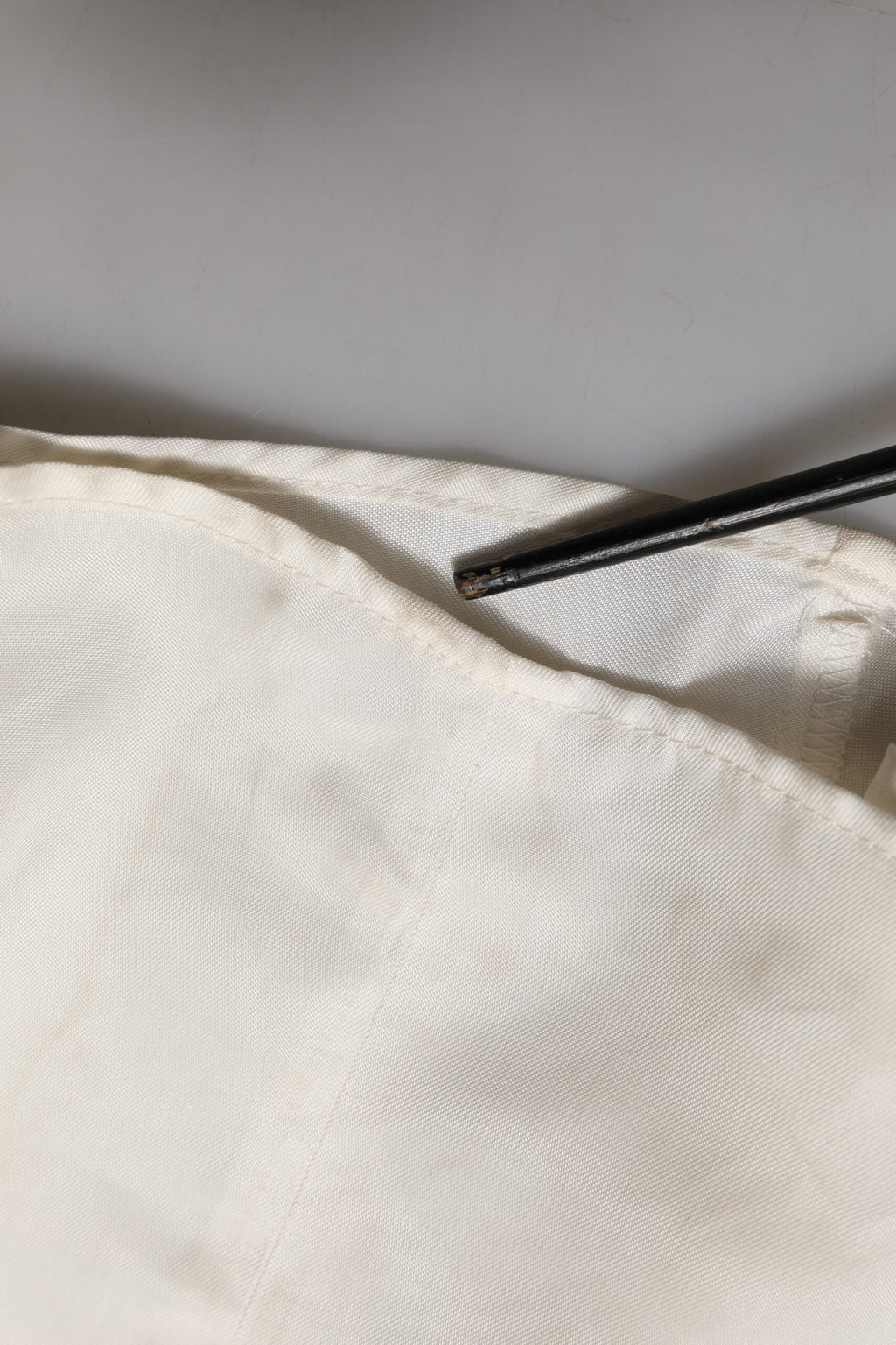 L'Autre Chose Elfenbeinweißes ärmelloses Maxikleid aus Cupro-Viskose