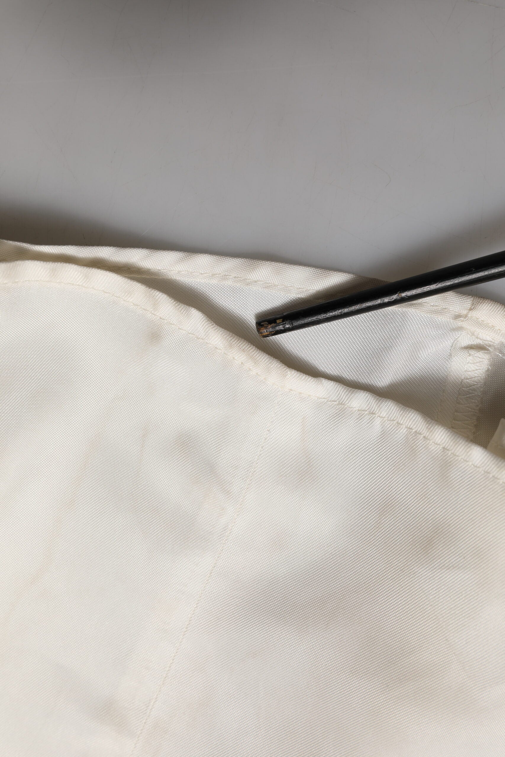 L'Autre Chose Elfenbeinweißes ärmelloses Maxikleid aus Cupro-Viskose