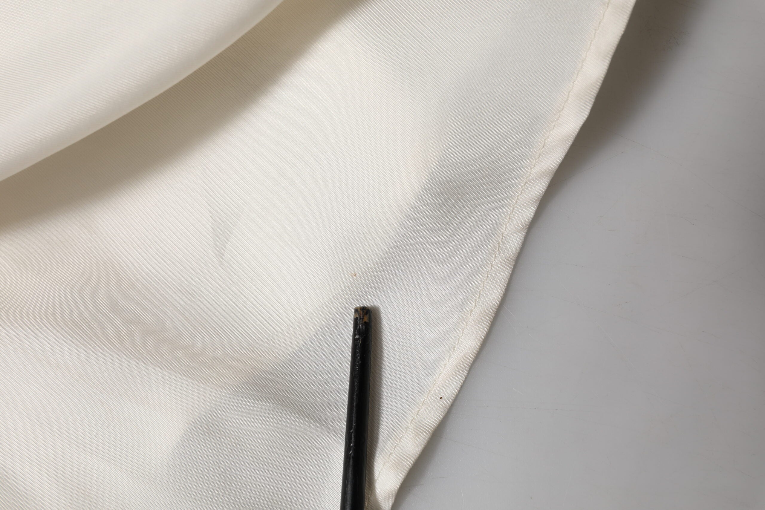 L'Autre Chose Elfenbeinweißes ärmelloses Maxikleid aus Cupro-Viskose