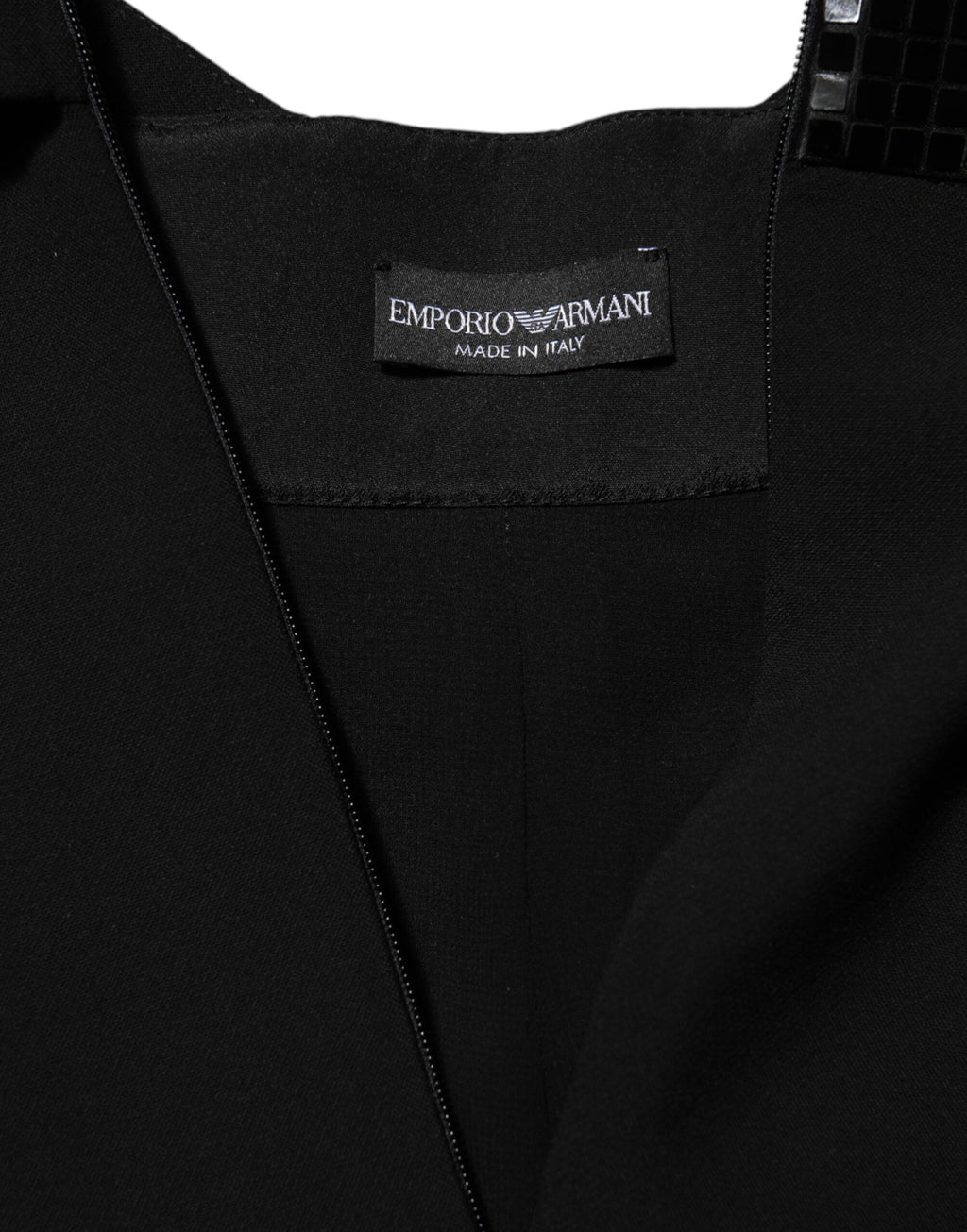 Emporio Armani Schwarzes Minikleid mit transparenten Ärmeln und Gürtel mit V-Ausschnitt