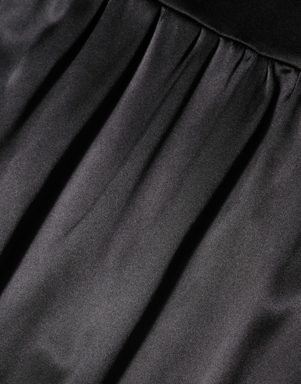 Dolce & Gabbana Schwarzes ärmelloses Minikleid mit Spitzenbesatz aus einer Seidenmischung