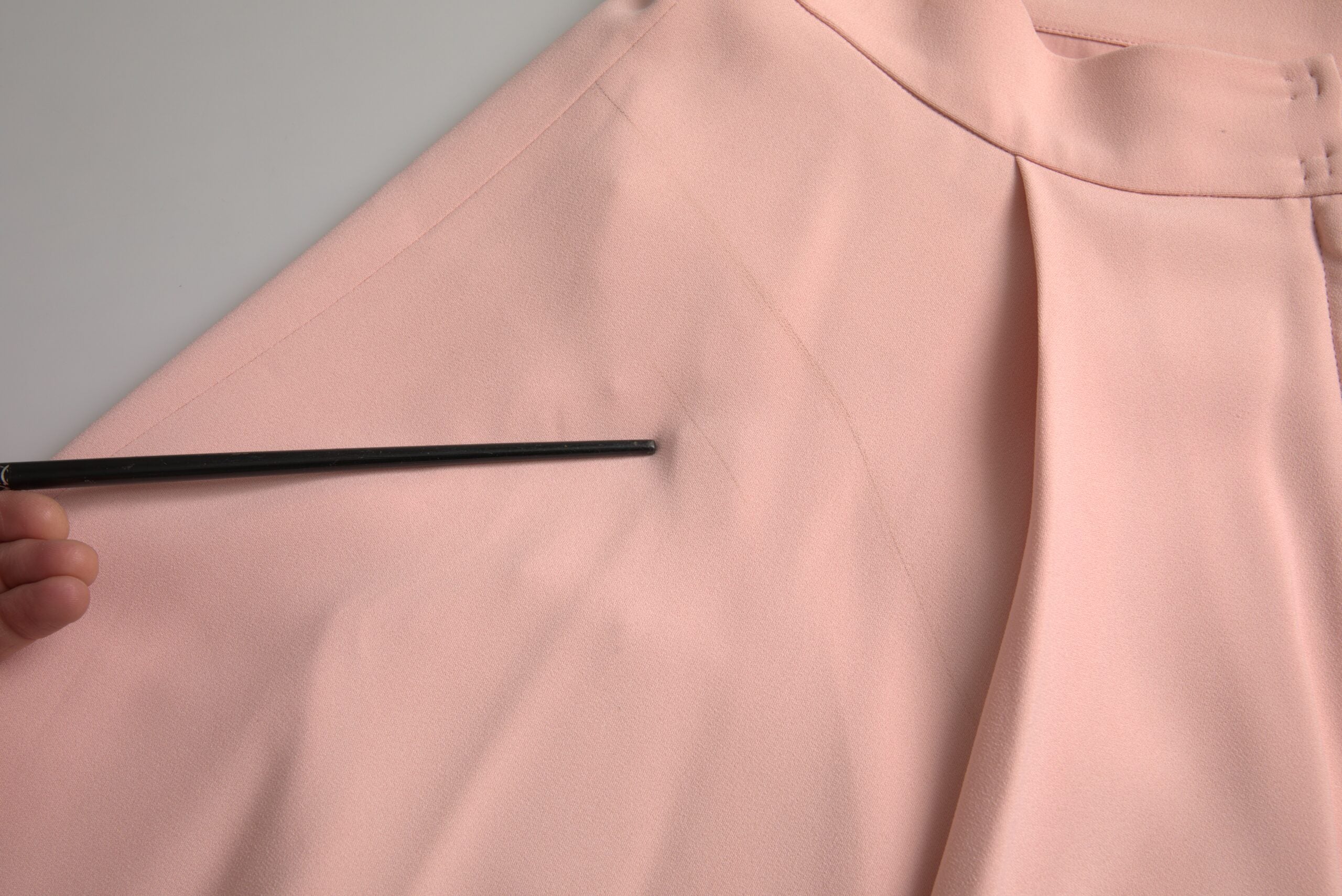 Dolce & Gabbana Leichter puderroter Viskose-Faltenrock