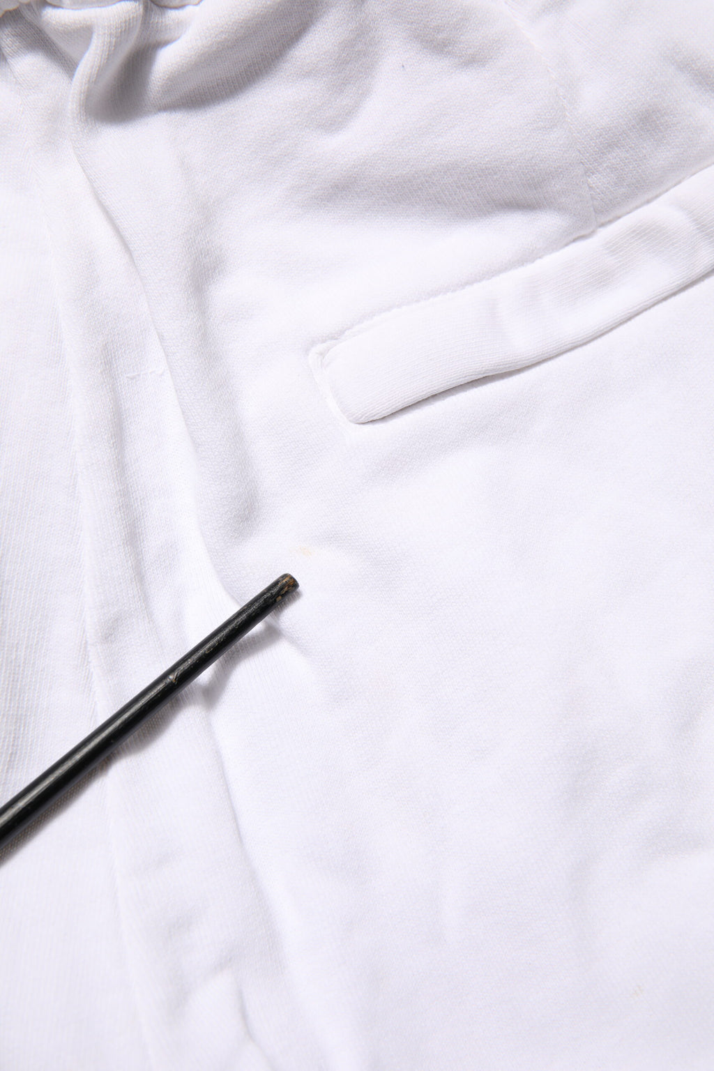 Dolce & Gabbana Weiße Cargohose aus Baumwolle mit Logoaufnäher