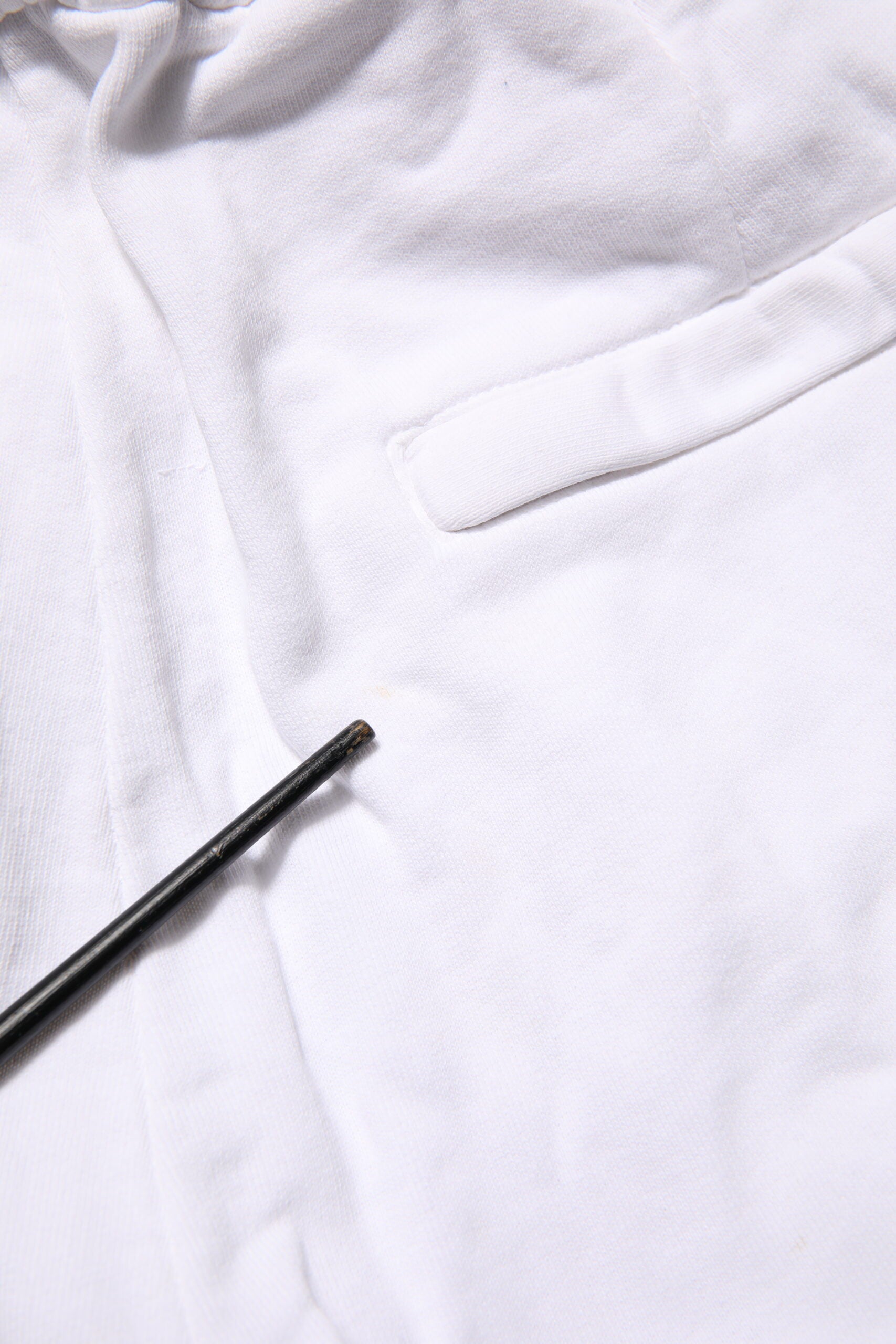 Dolce & Gabbana Weiße Cargohose aus Baumwolle mit Logoaufnäher