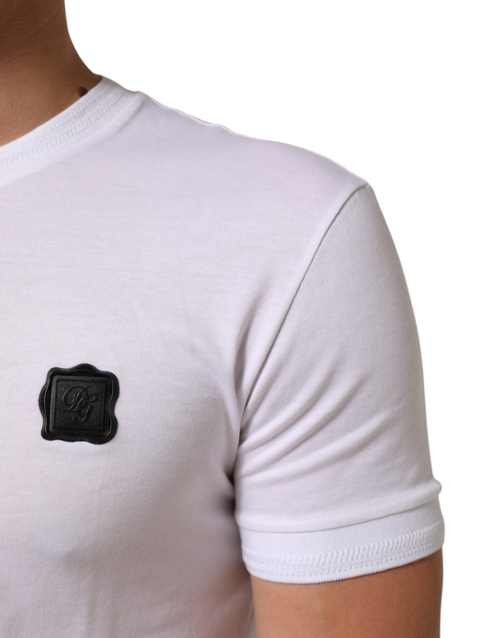 Dolce & Gabbana Weißes T-Shirt mit Rundhalsausschnitt und Logo-Patch aus Baumwolle
