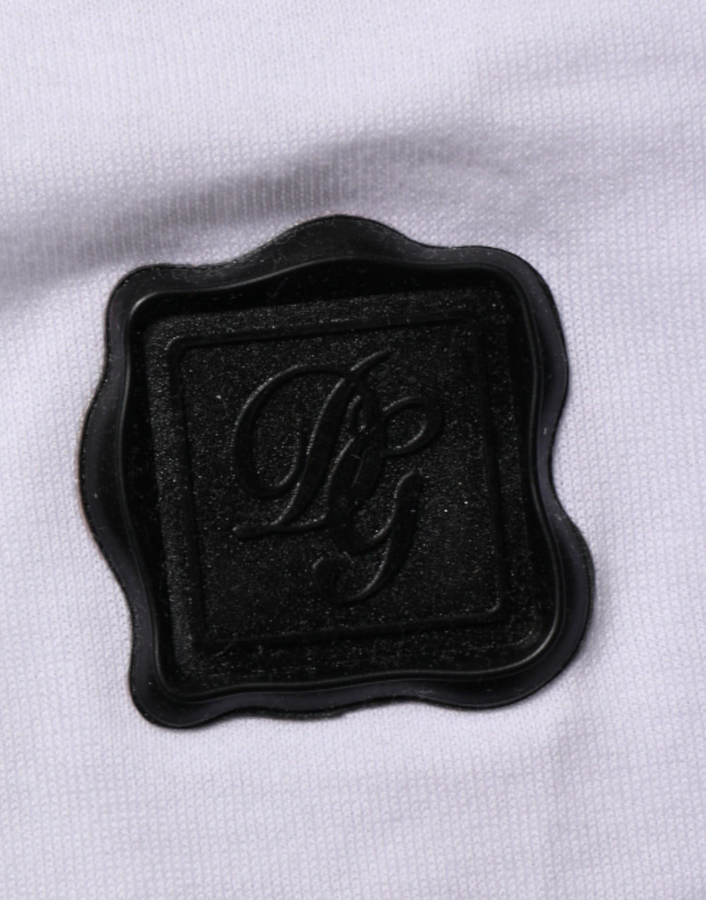 Dolce & Gabbana Weißes T-Shirt mit Rundhalsausschnitt und Logo-Patch aus Baumwolle