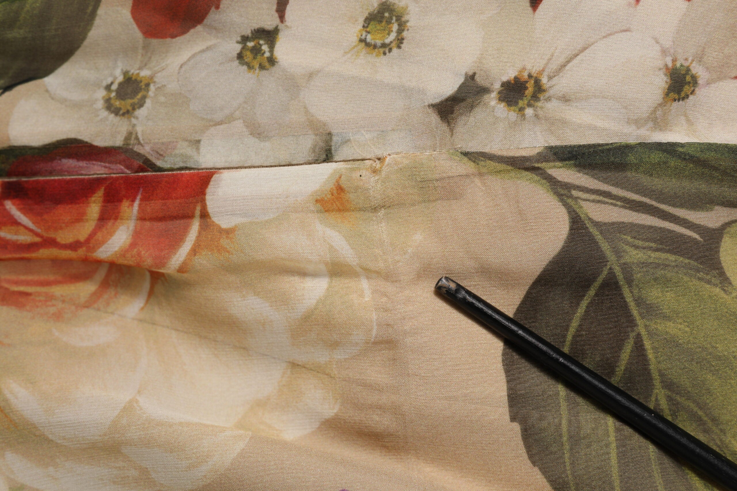 Dolce & Gabbana Beigefarbenes ärmelloses Minikleid in A-Linie mit Blumenmuster