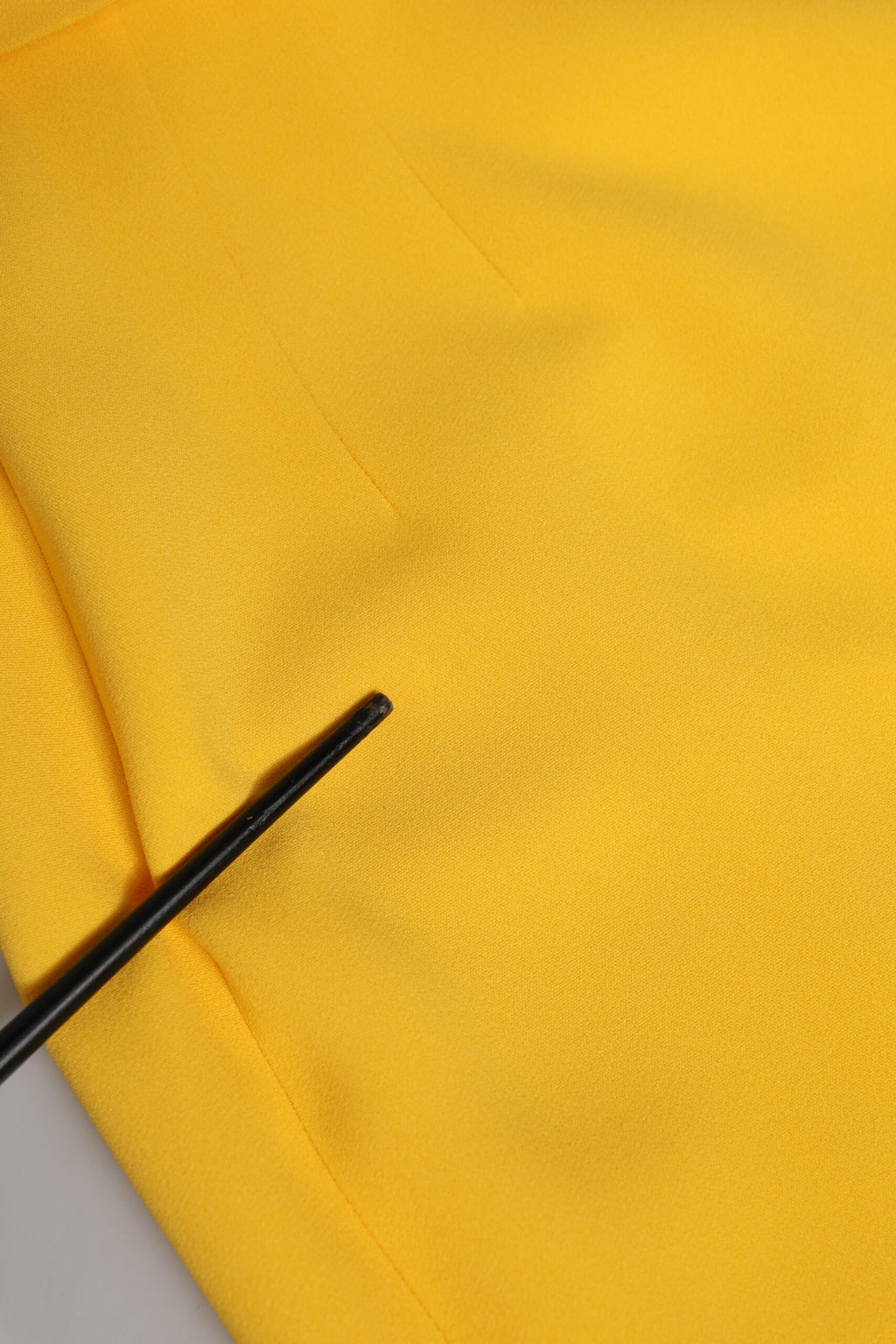 Dolce & Gabbana Gelbes Etuikleid mit Seitenschlitz und einer Schulter