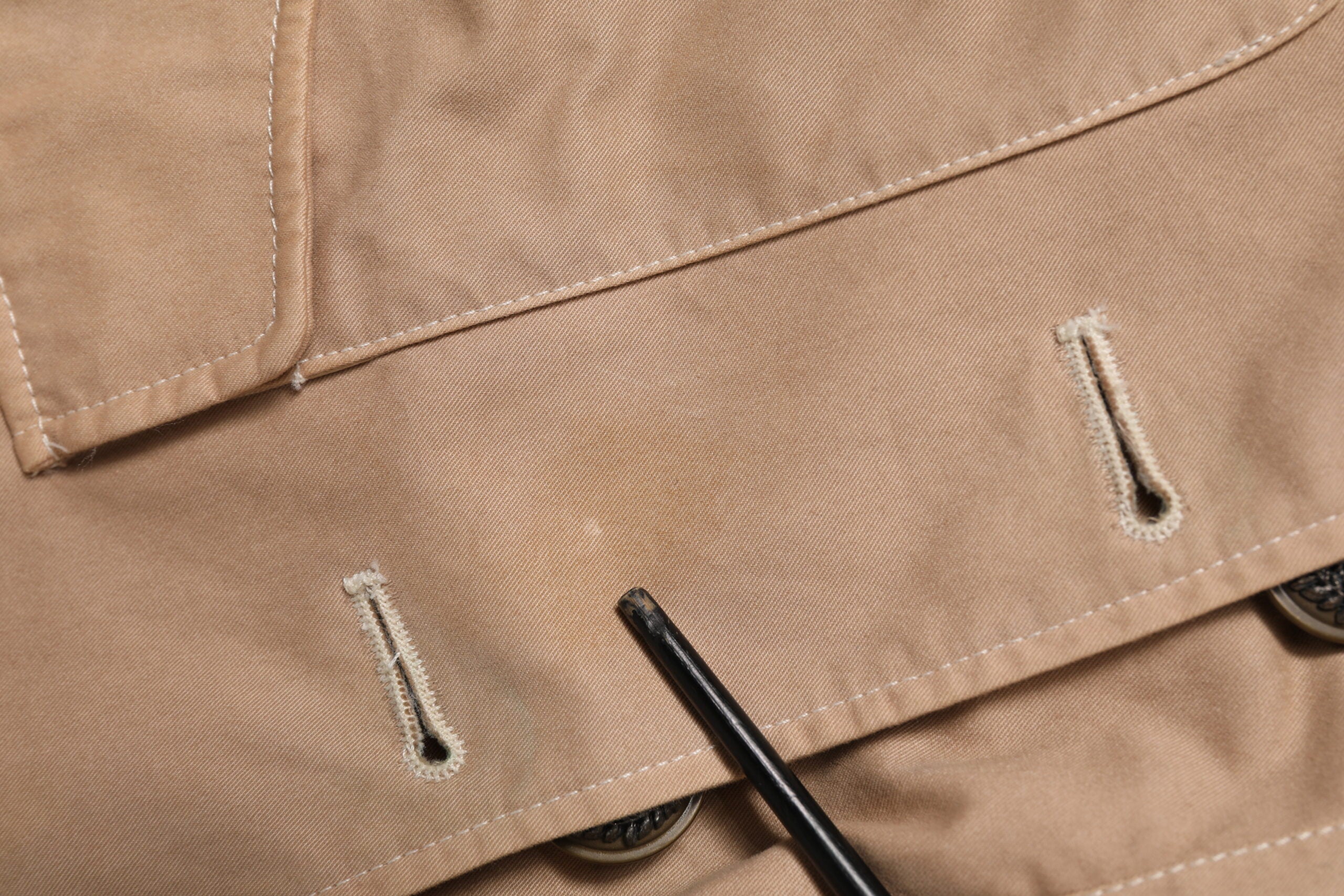 Dolce & Gabbana Beigefarbene Baumwolljacke mit Knopfleiste und verkürztem Schnitt