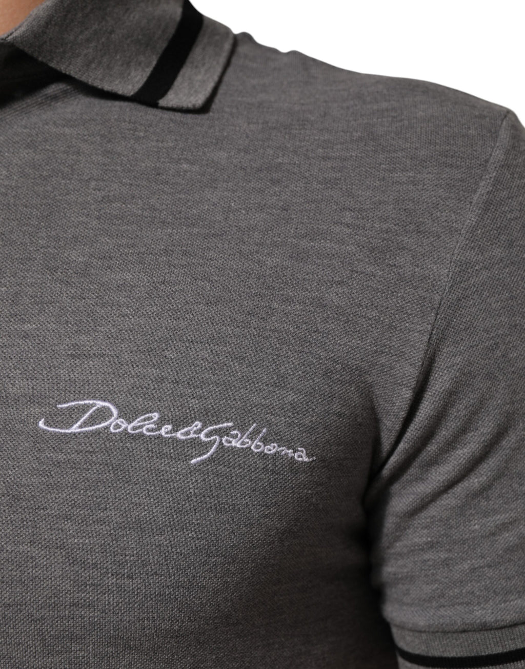 Dolce & Gabbana Graues Polo-T-Shirt mit Logo-Stickerei und Kragen