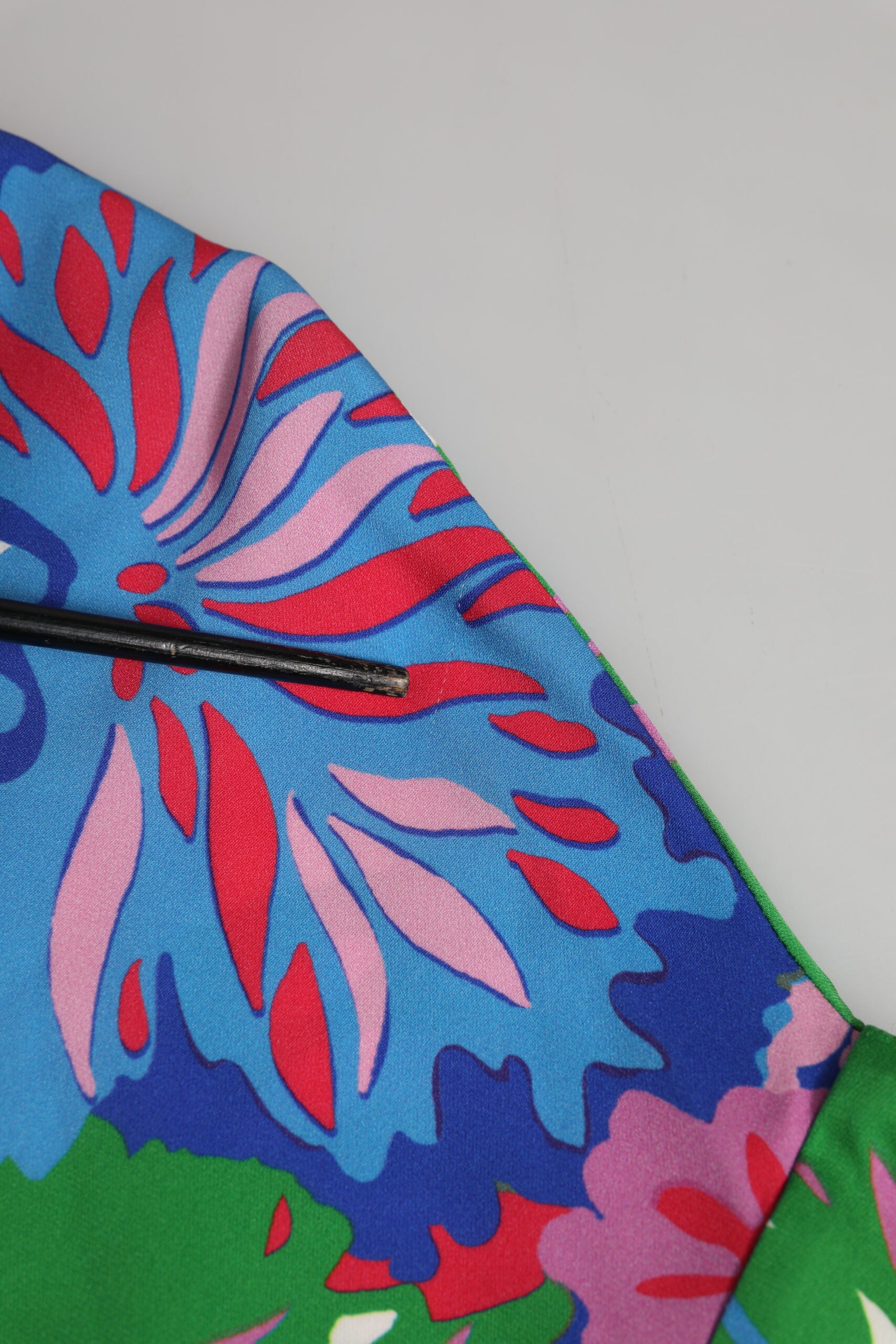 Dolce & Gabbana Mehrfarbiges Tunika-Blusenoberteil mit Blumendruck aus Seide