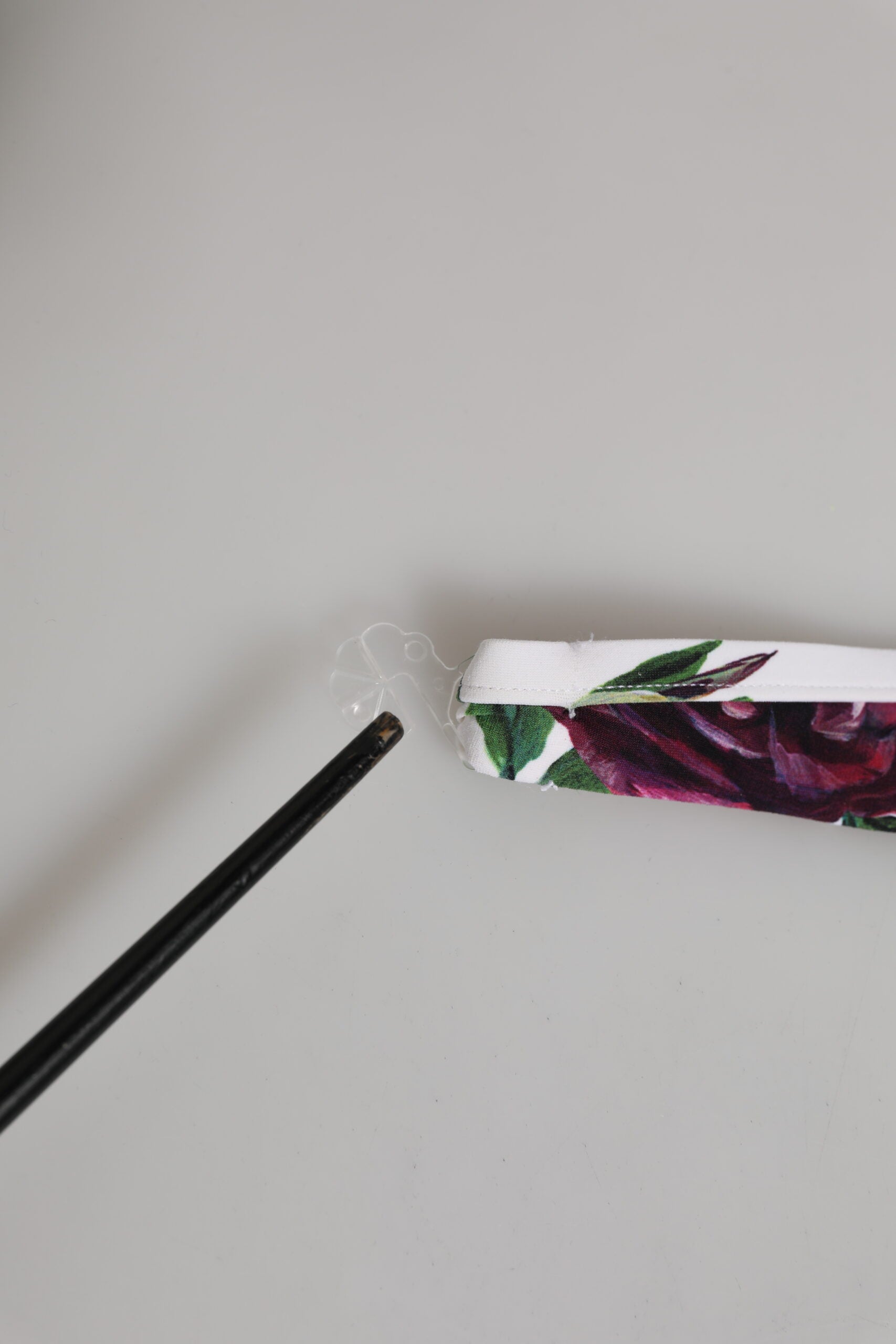 Dolce & Gabbana Weißes Bikini-Oberteil mit Blumendruck Bademode