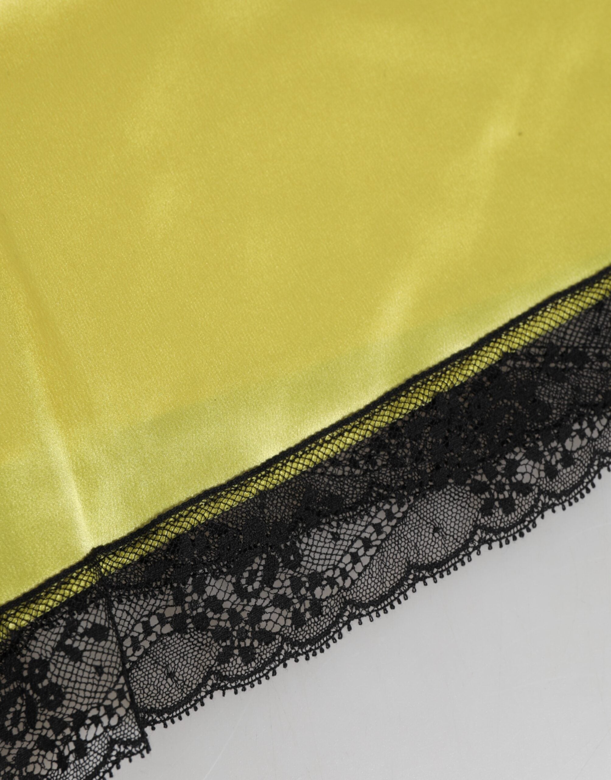 Dolce & Gabbana Gelbe Satin-Seiden-Unterwäsche-Shorts mit mittlerer Taille