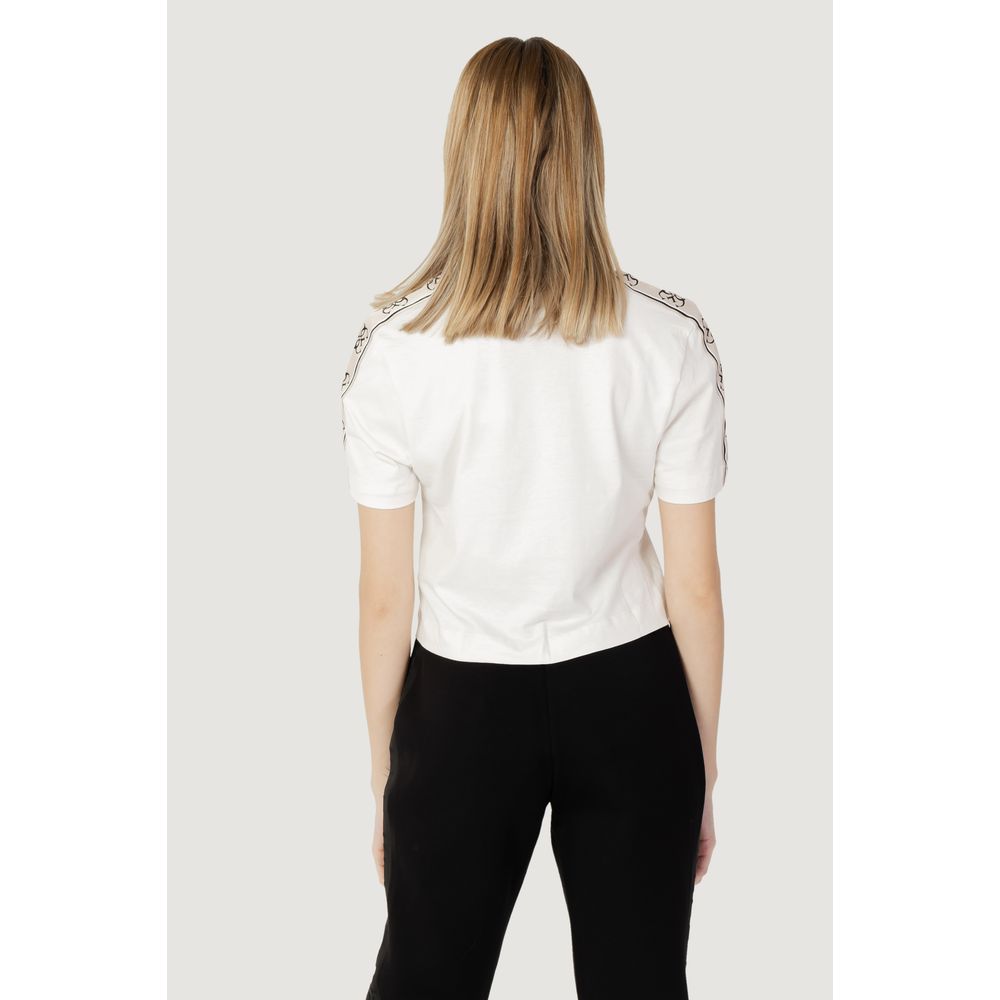Guess Active T-Shirt aus cremefarbener Baumwolle