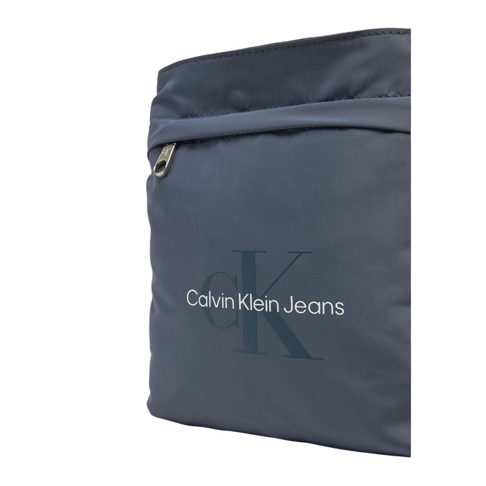 Calvin Klein Jeans Blaue Messenger-Tasche aus recyceltem Polyester