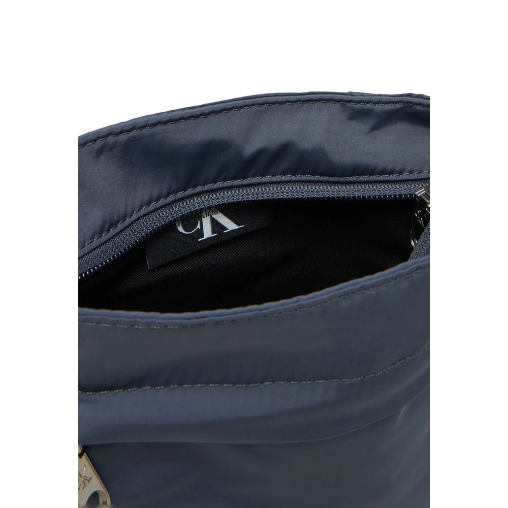 Calvin Klein Jeans Blaue Messenger-Tasche aus recyceltem Polyester