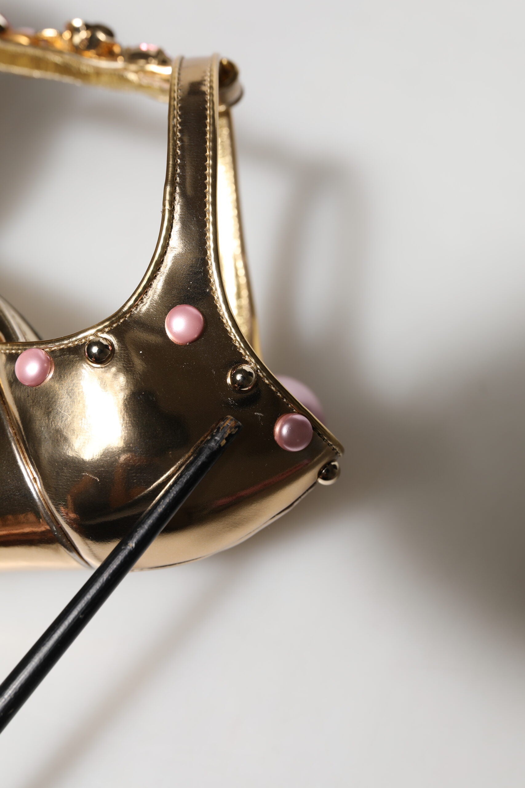 Dolce & Gabbana Gold verschönert Vally Heels Sandalen Schuhe